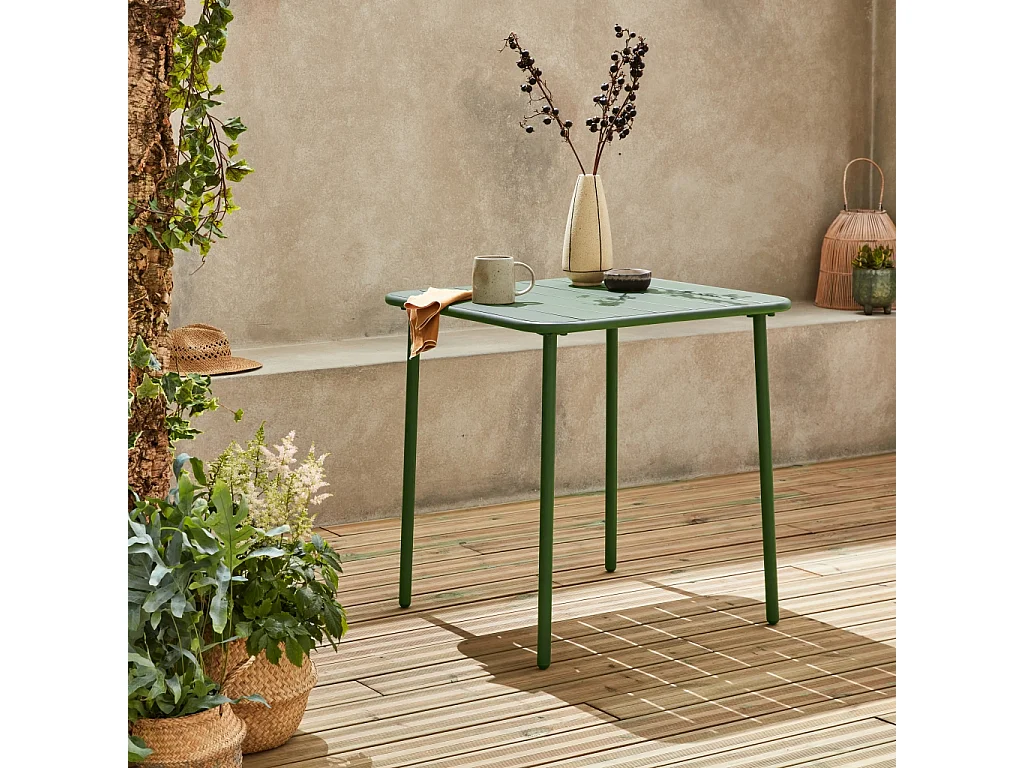 Table de jardin métal 2 places. vert. Amelia. 70x70cm. traitement antirouille. lattes et bords arrondis