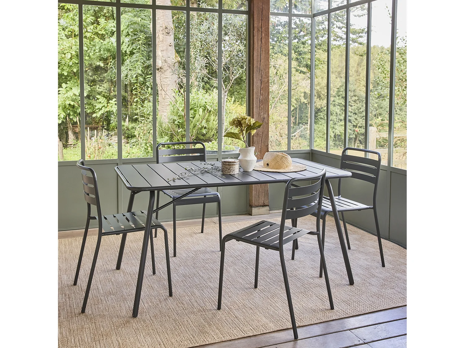 Table de jardin pliante métal 6 places. anthracite. Amelia. 140x80cm. traitement antirouille. lattes et bords arrondis