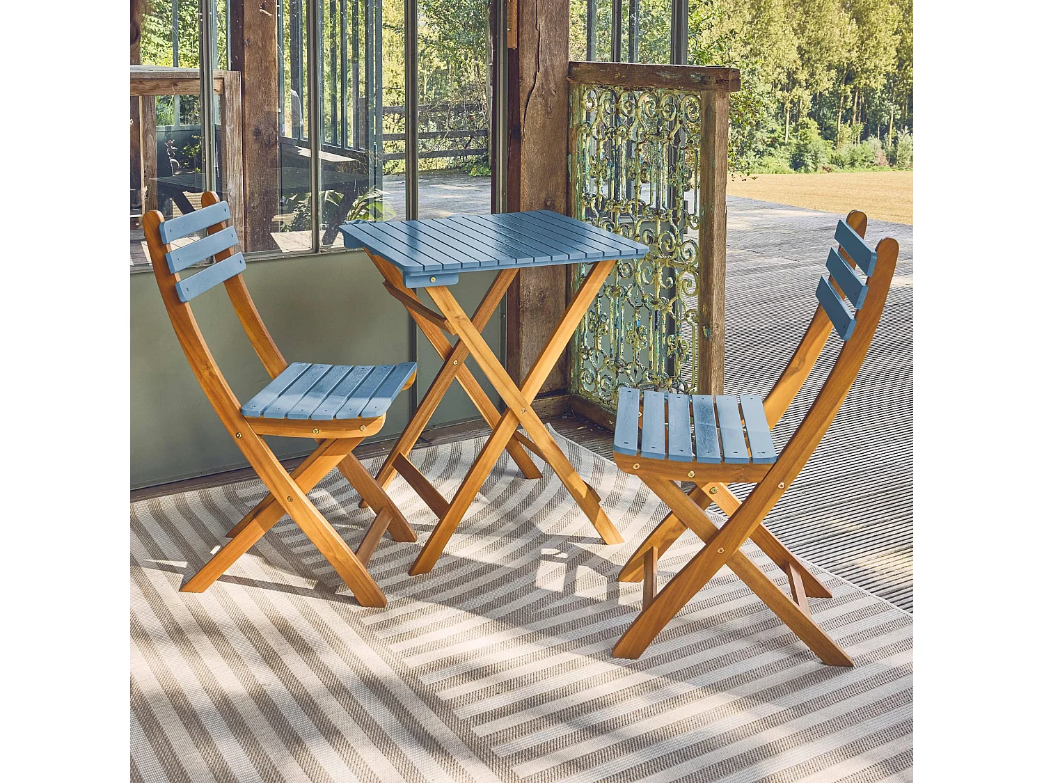 Mesa de jardín de madera de acacia con 2 sillas plegables azul