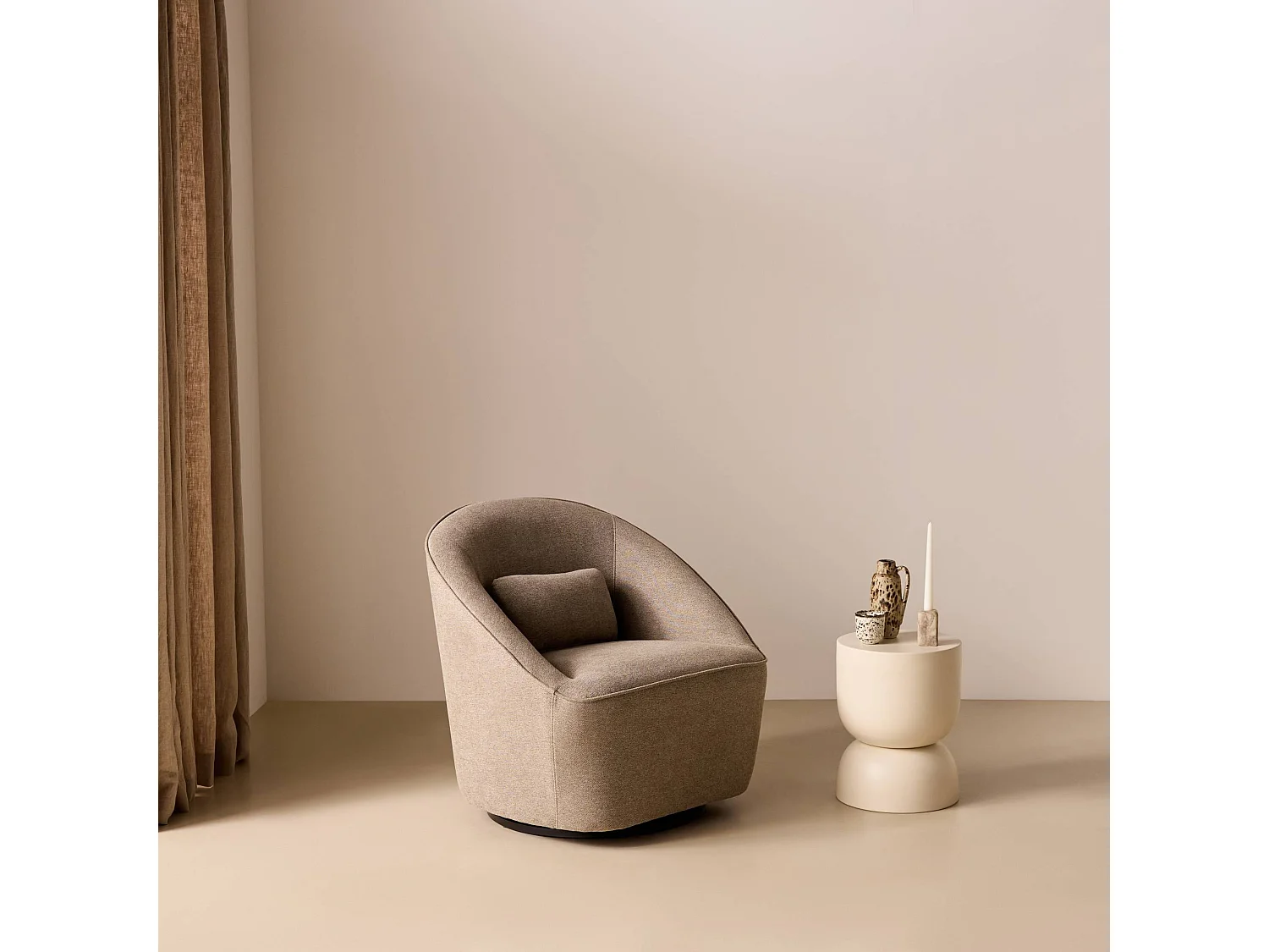Fauteuil pivotant 360° en tissu grège. avec coussin LANA L 80 x P 73 x H77cm