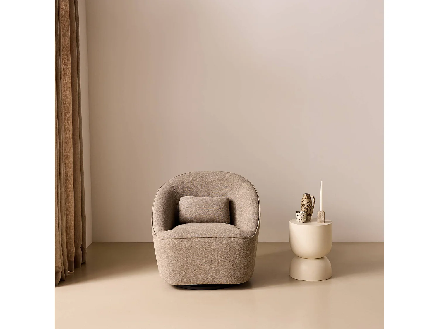 Fauteuil pivotant 360° en tissu grège. avec coussin LANA L 80 x P 73 x H77cm
