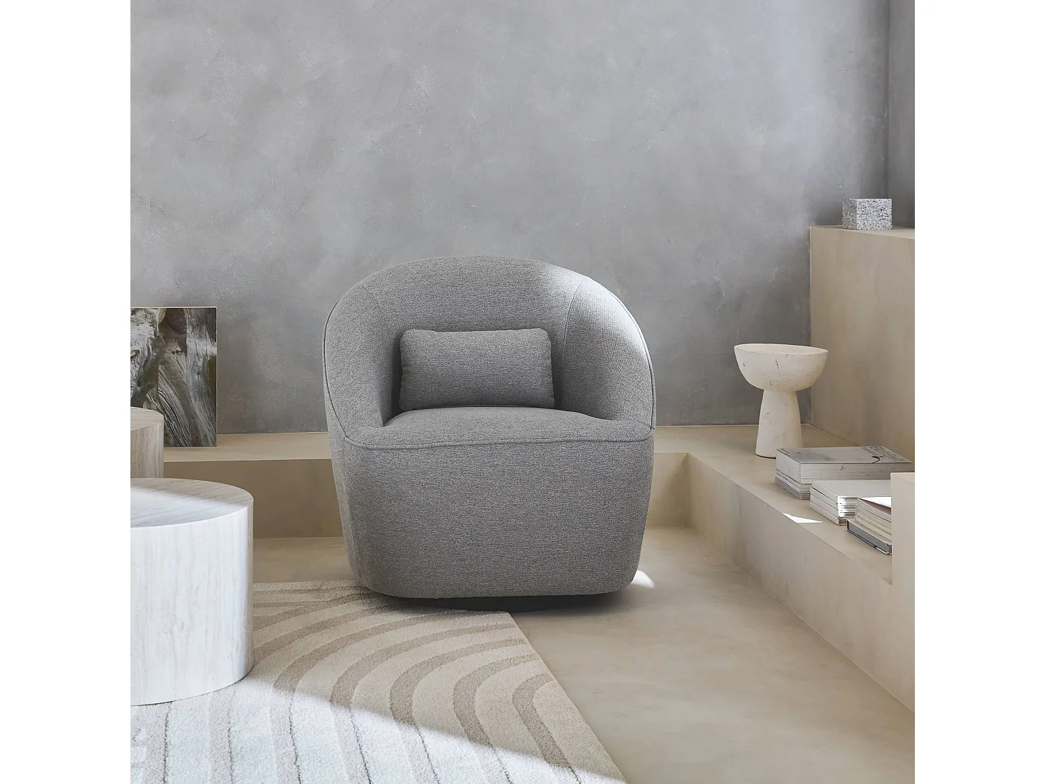 Fauteuil pivotant 360° en tissu gris clair. avec coussin LANA L 80 x P 73 x H77cm