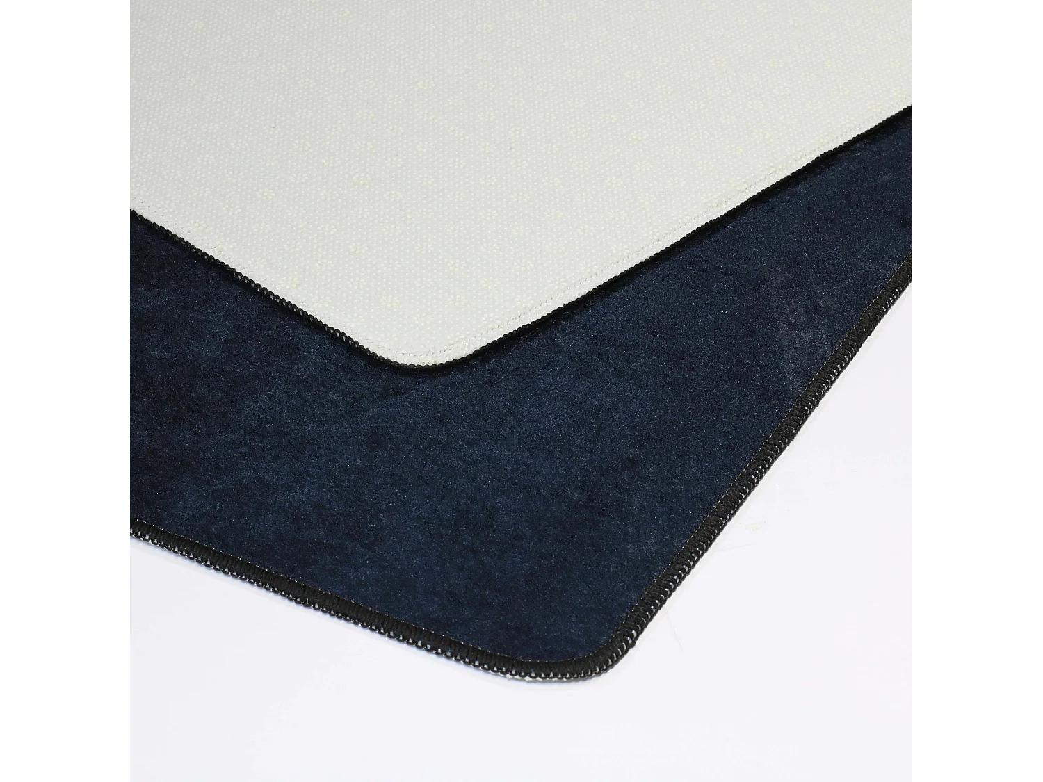 Dywanik dziecięcy z wzorem Marelle Noir 80x150 cm z poliestru