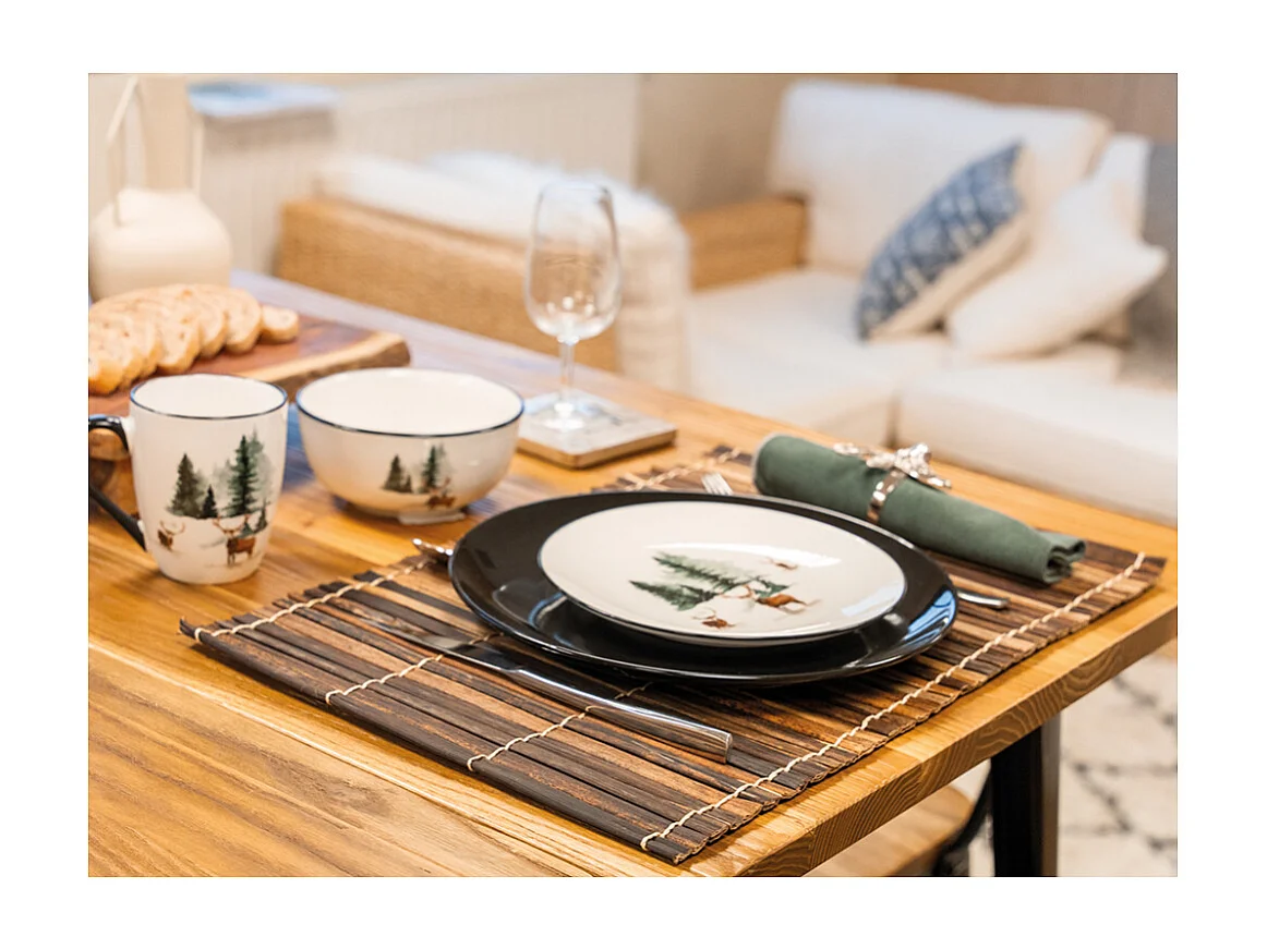 Vaisselle en porcelaine décor Cerf et Sapin, style fait main Assiette 19cm