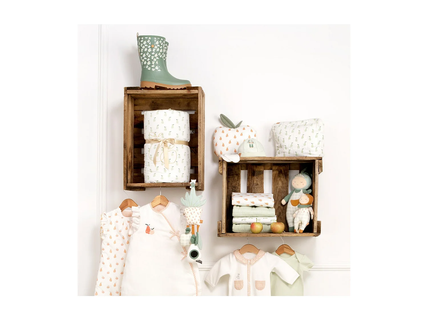 Cuscino mela in cotone bianco 23x25cm