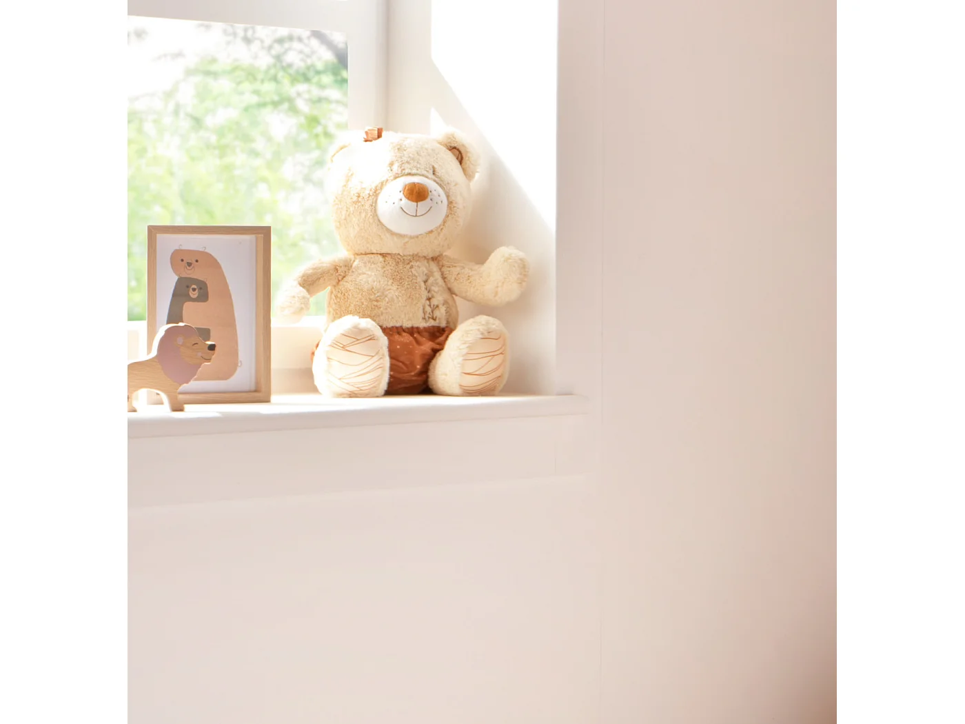 Osito beige con detalles bordados