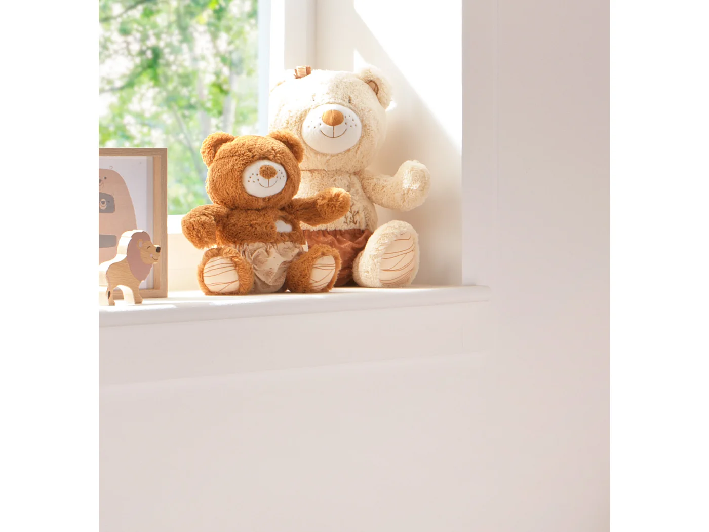 Osito beige con detalles bordados