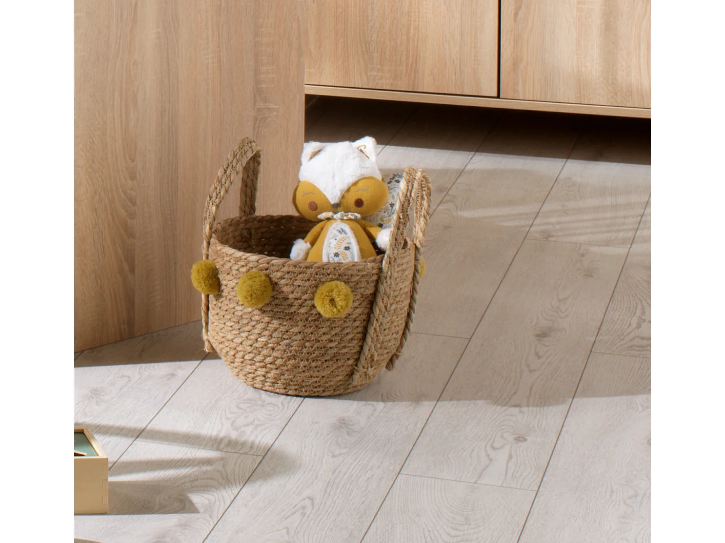 Doudou écureuil  en velours jaune foncé PROMENONS NOUS - Sauthon