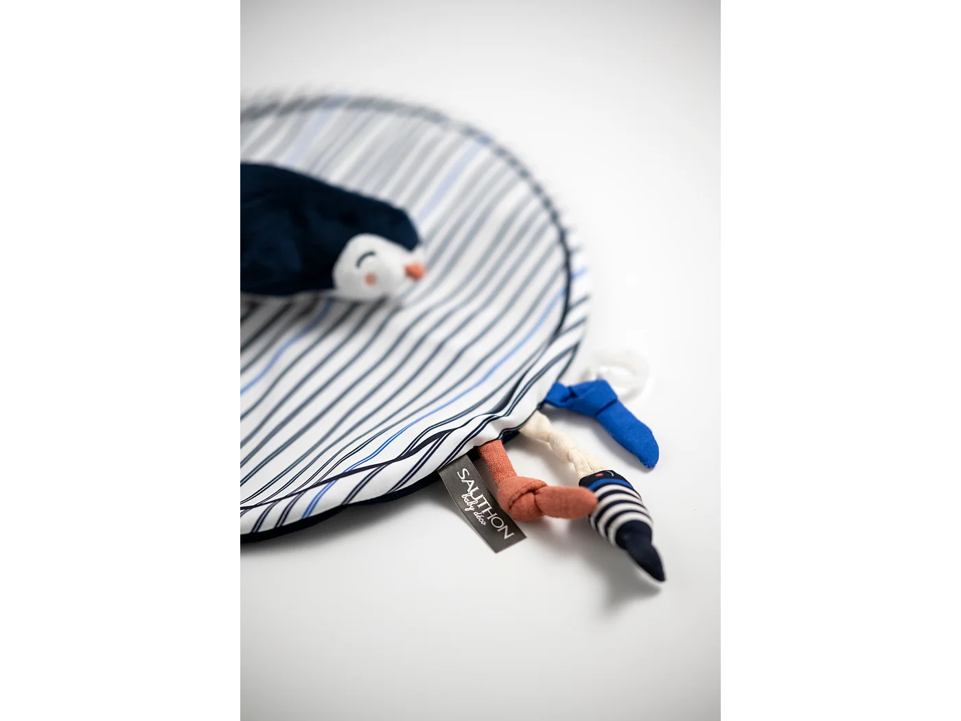 Peluche de terciopelo con forma de pingüino