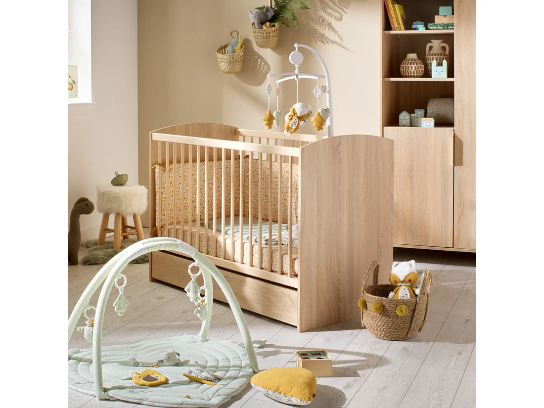 Cuna de 120 x 60 con cabeceros redondeados de madera decorada en roble dorado