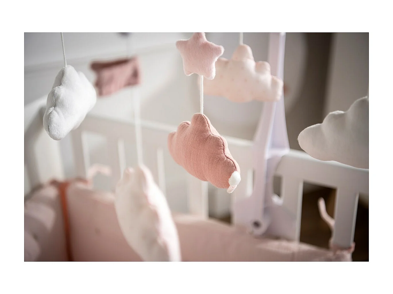 Móvil musical de terciopelo