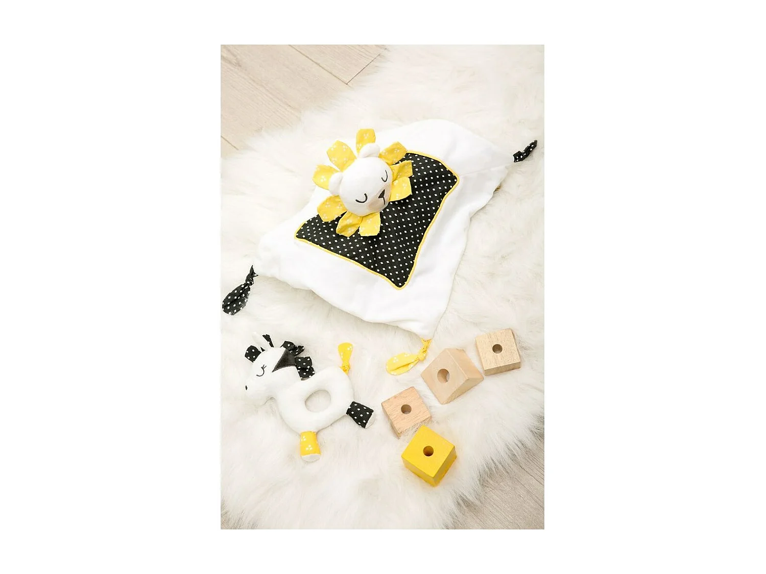 Sonajero de terciopelo blanco