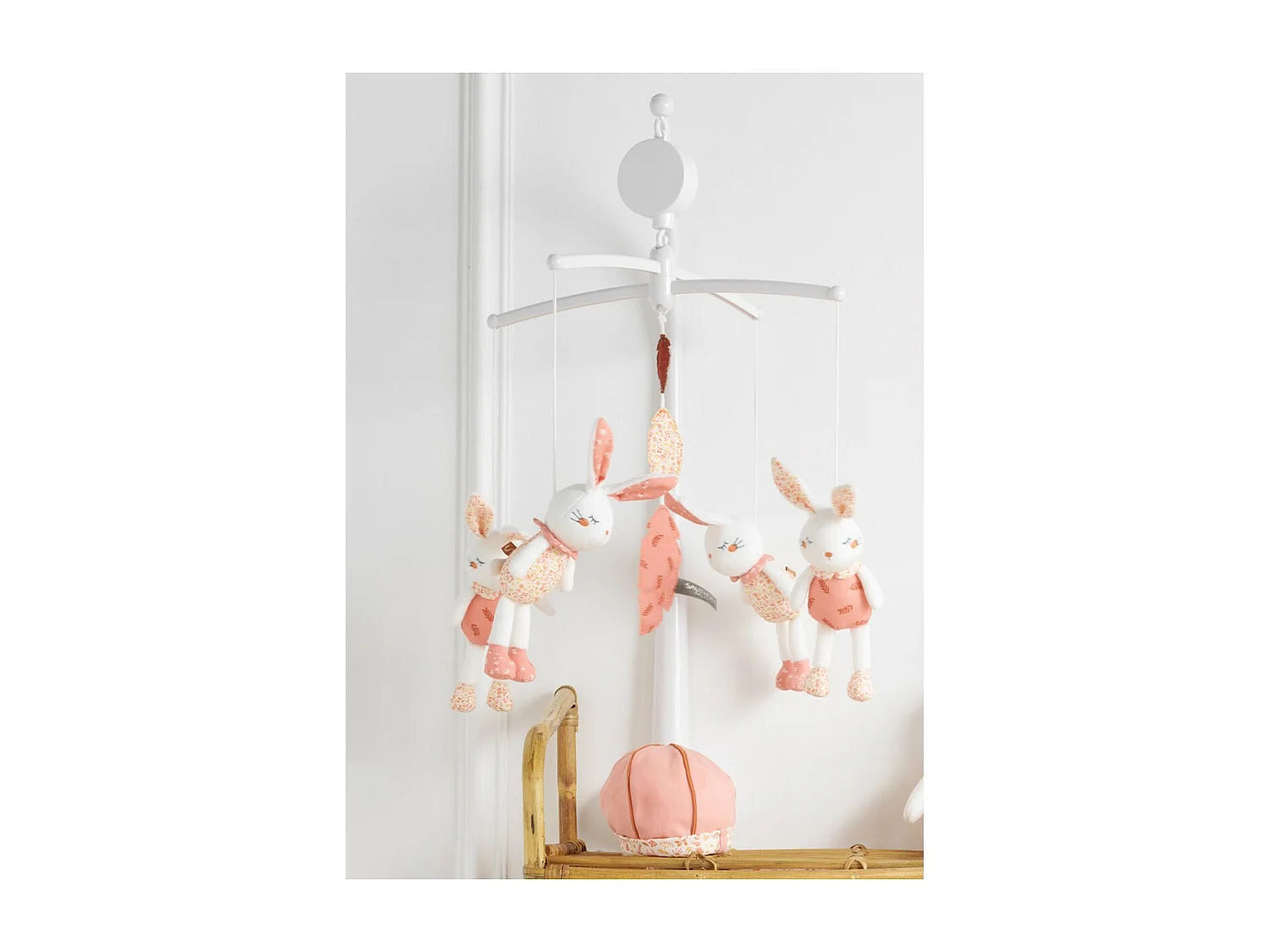 Giostrina musicale in velluto bianco