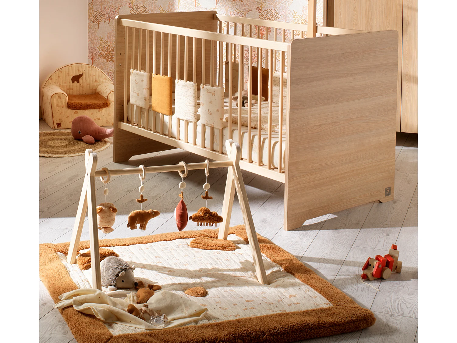 Arco de aprendizaje de madera con 4 juguetes