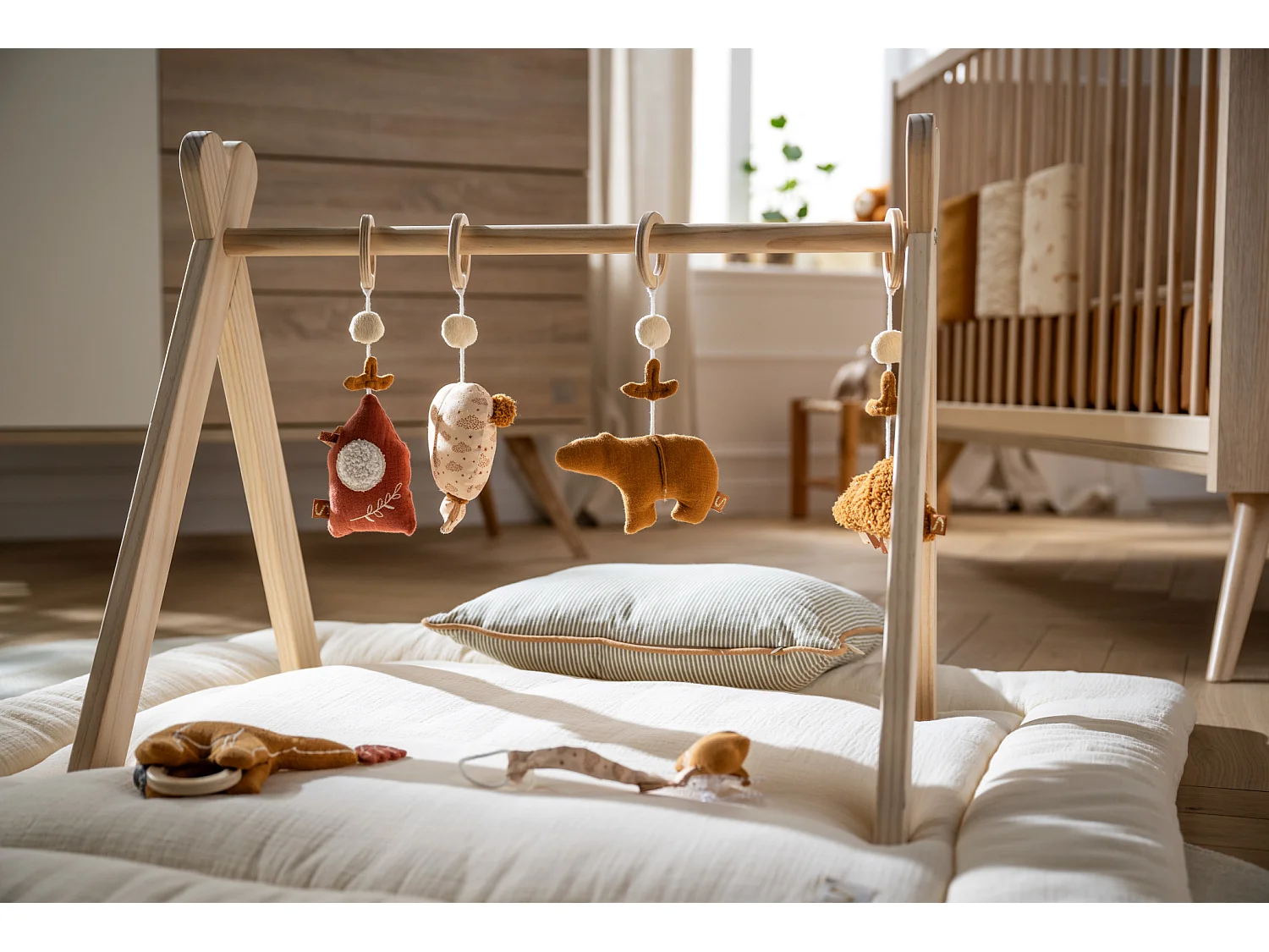 Arco de aprendizaje de madera con 4 juguetes