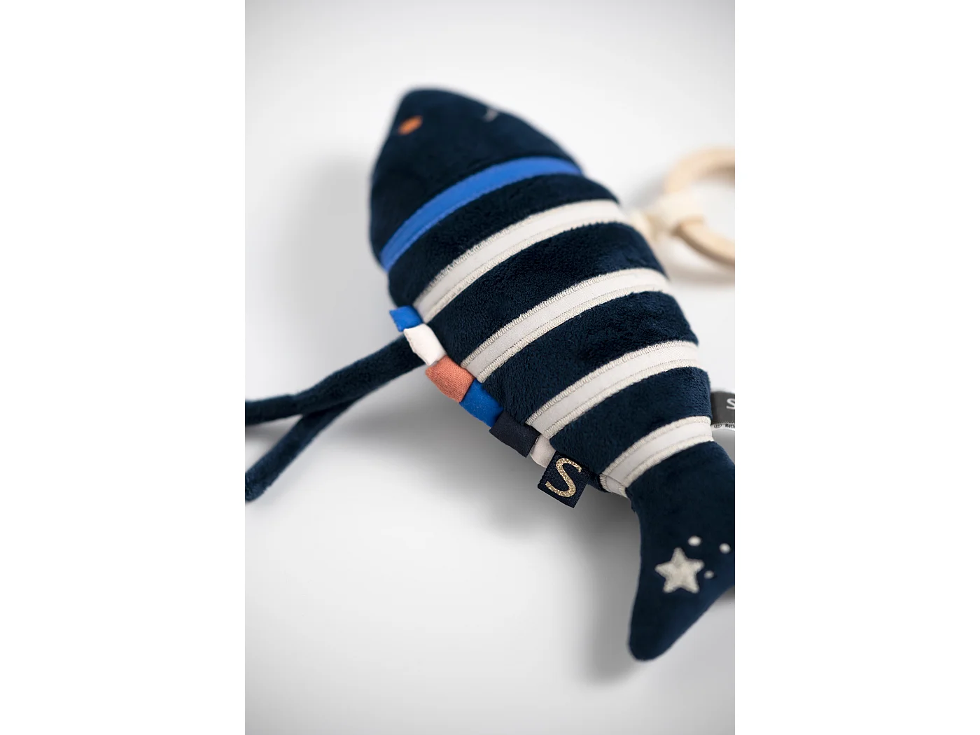 Mini pez musical de terciopelo