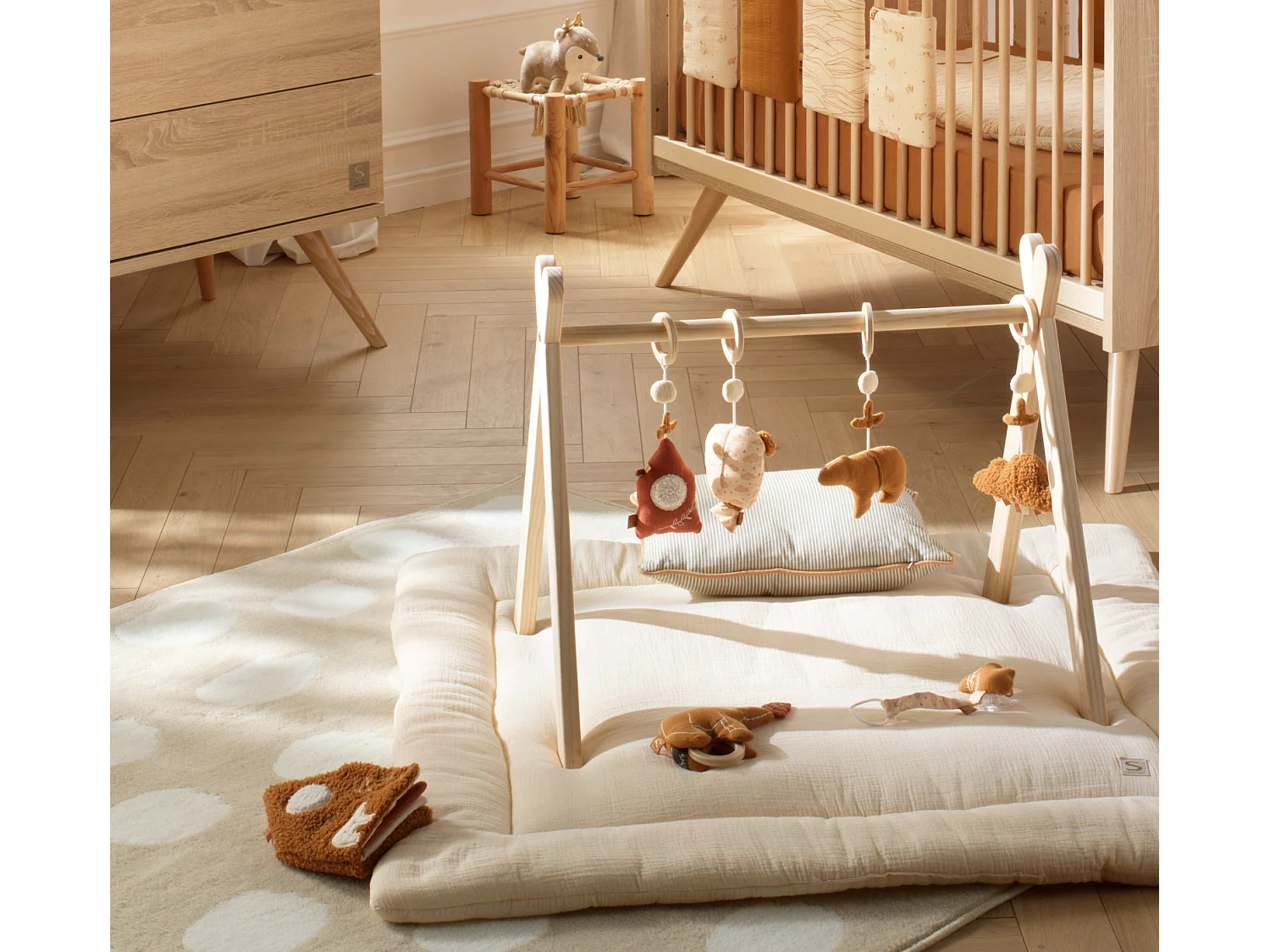 Libro de aprendizaje temprano de sherpa con detalles bordados