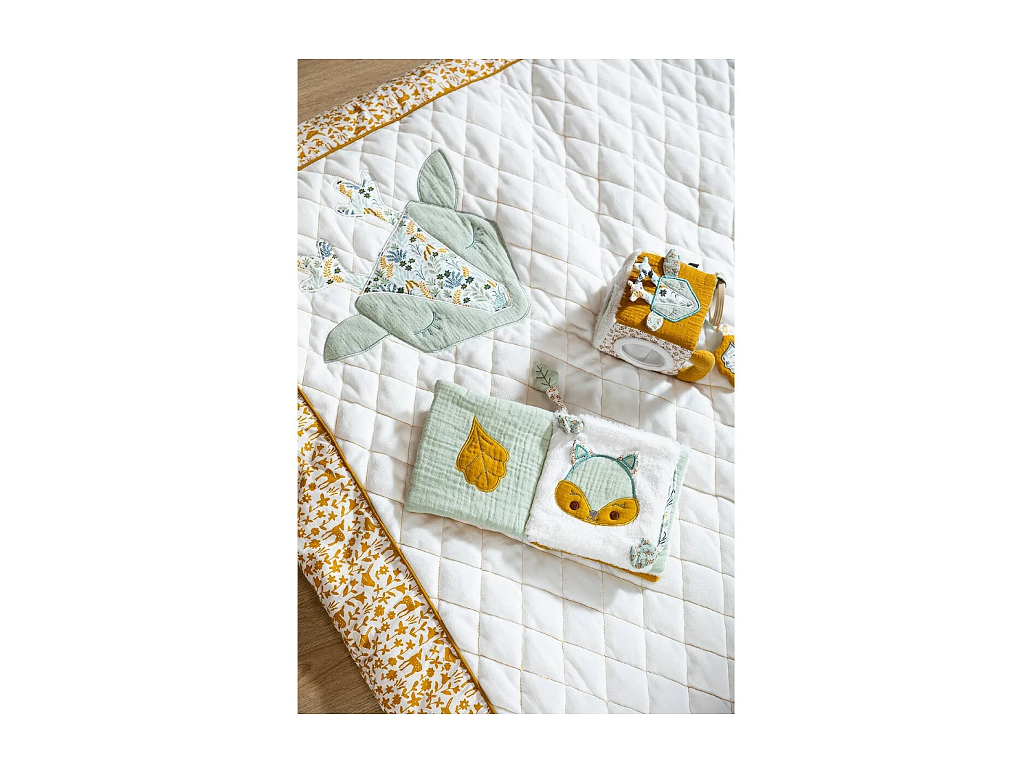 Cubo de actividades de algodón blanco