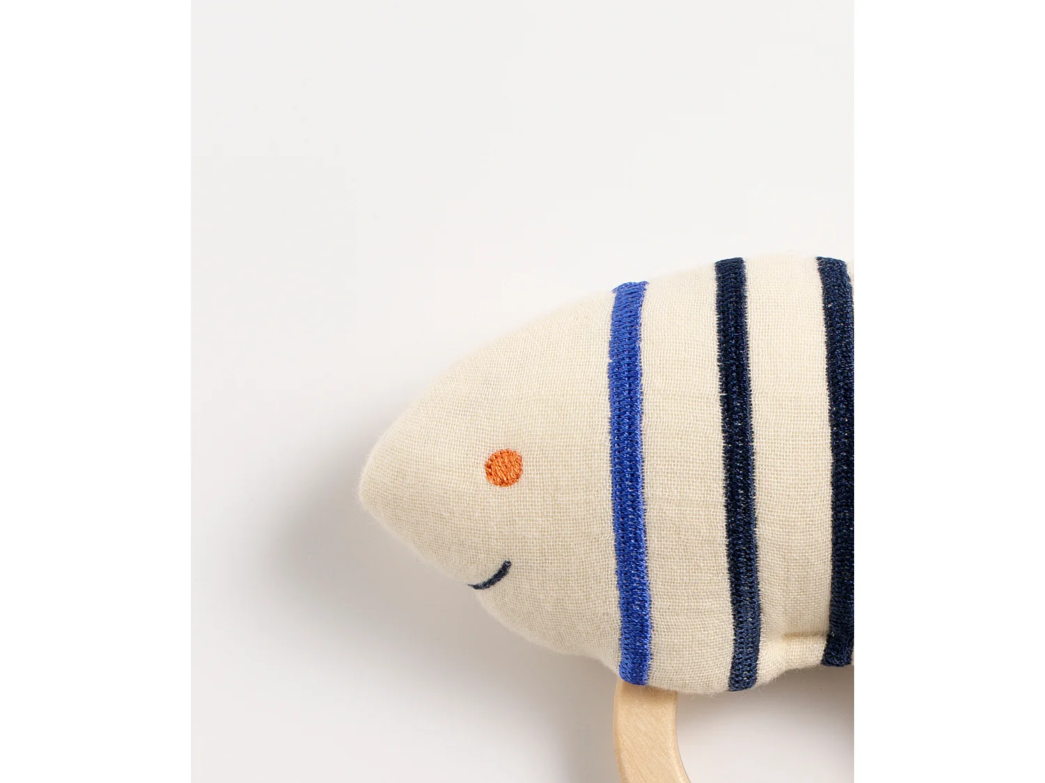 Sonaglio a forma di pesce con anello in legno