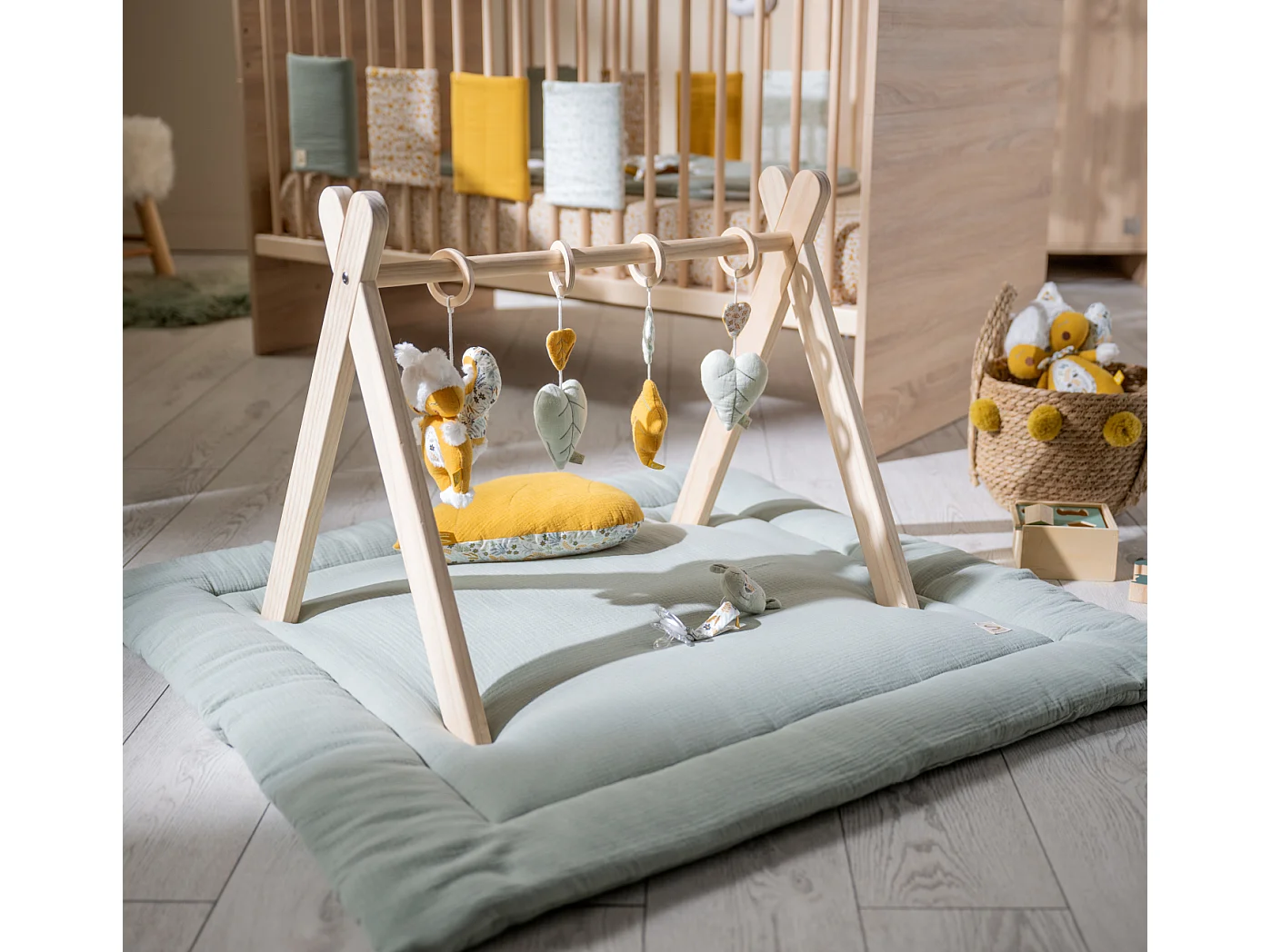 Arco didattico in legno con 4 giocattoli