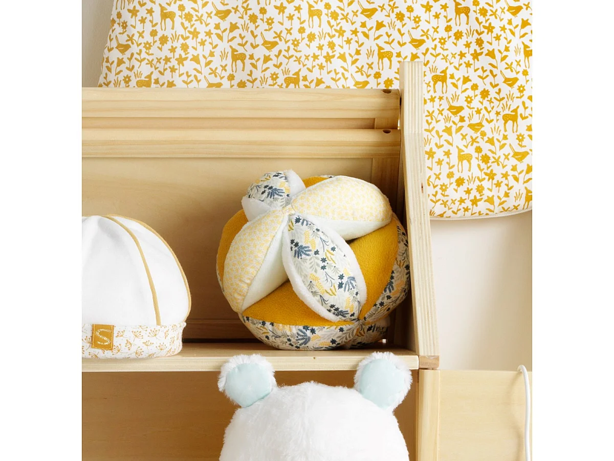 Bola sensorial de terciopelo verde lima