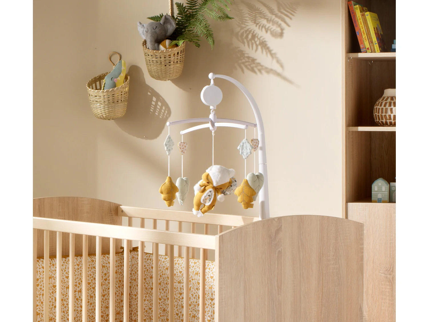 Giostrina musicale in velluto bianco