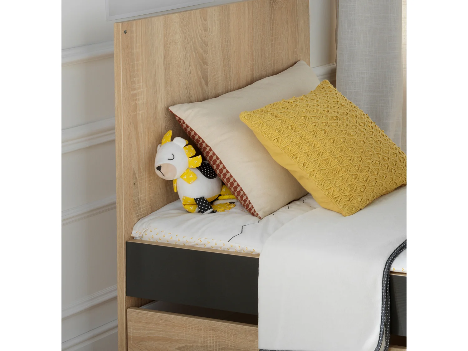 Jouet d'activites en velours blanc PLUCHE ET POMPON - Sauthon