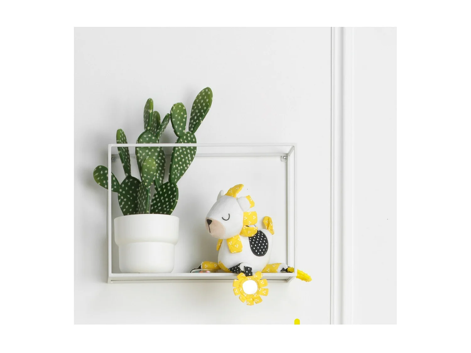 Jouet d'activites en velours blanc PLUCHE ET POMPON - Sauthon