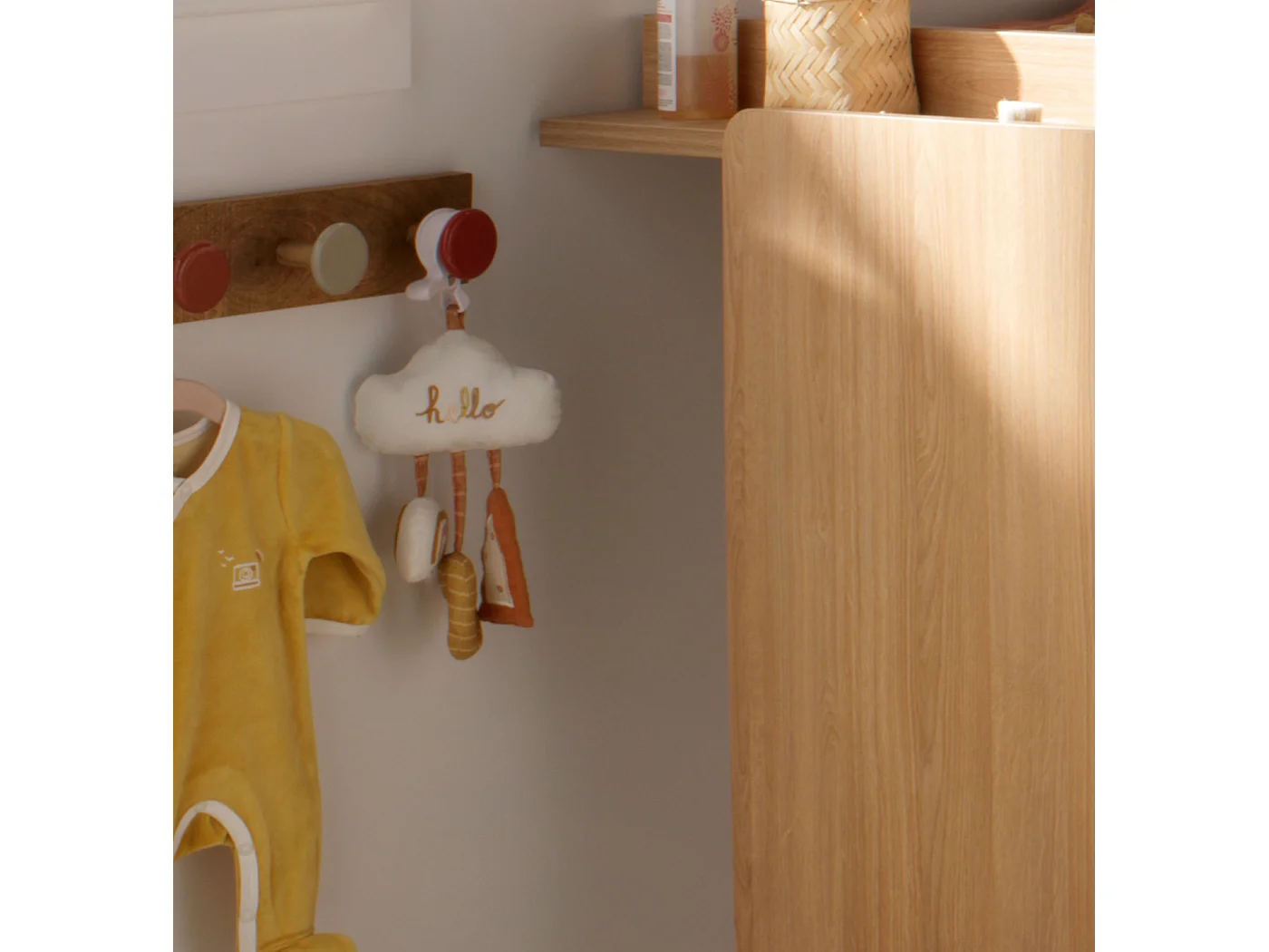 Jouet d'activités en velours blanc SUNLIGHT - Sauthon