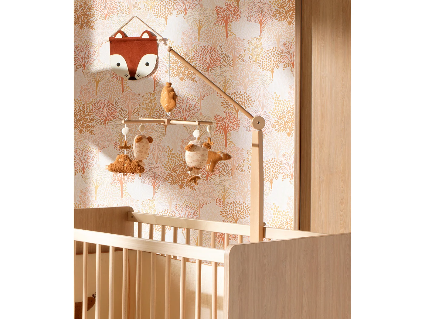 Mobile musical en bois avec jouets ours en gaze de coton ORSINO - Sauthon