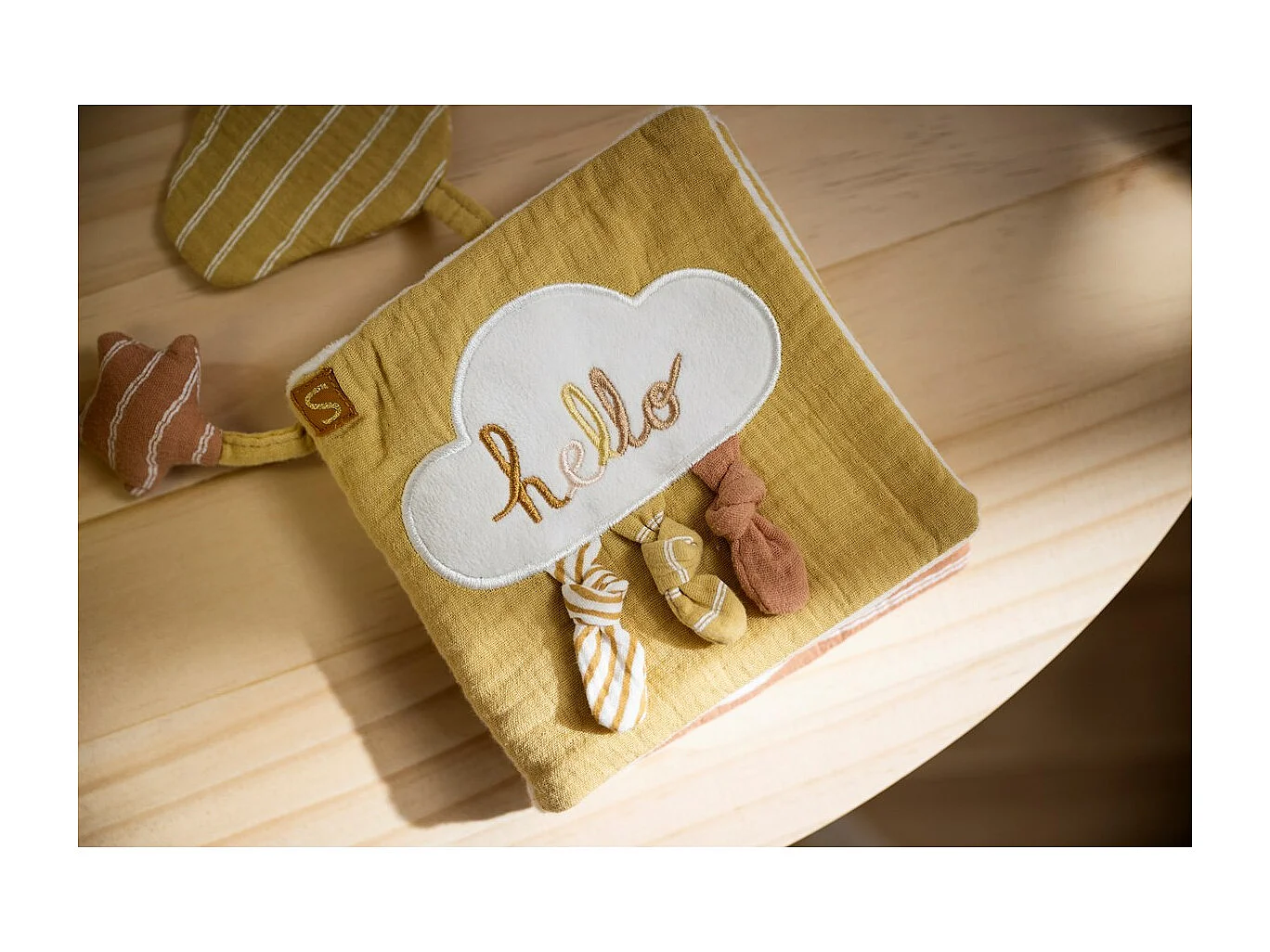 Livre d'éveil en velours Moutarde SUNLIGHT - Sauthon