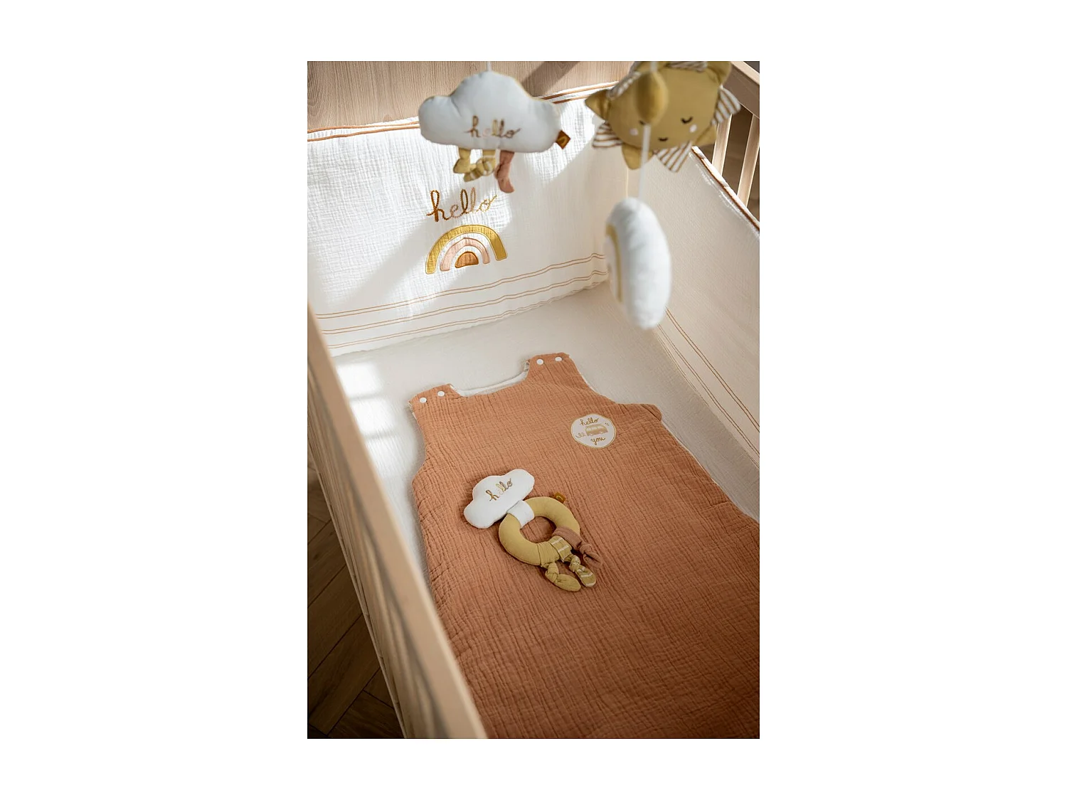 Hochet en velours Moutarde SUNLIGHT - Sauthon