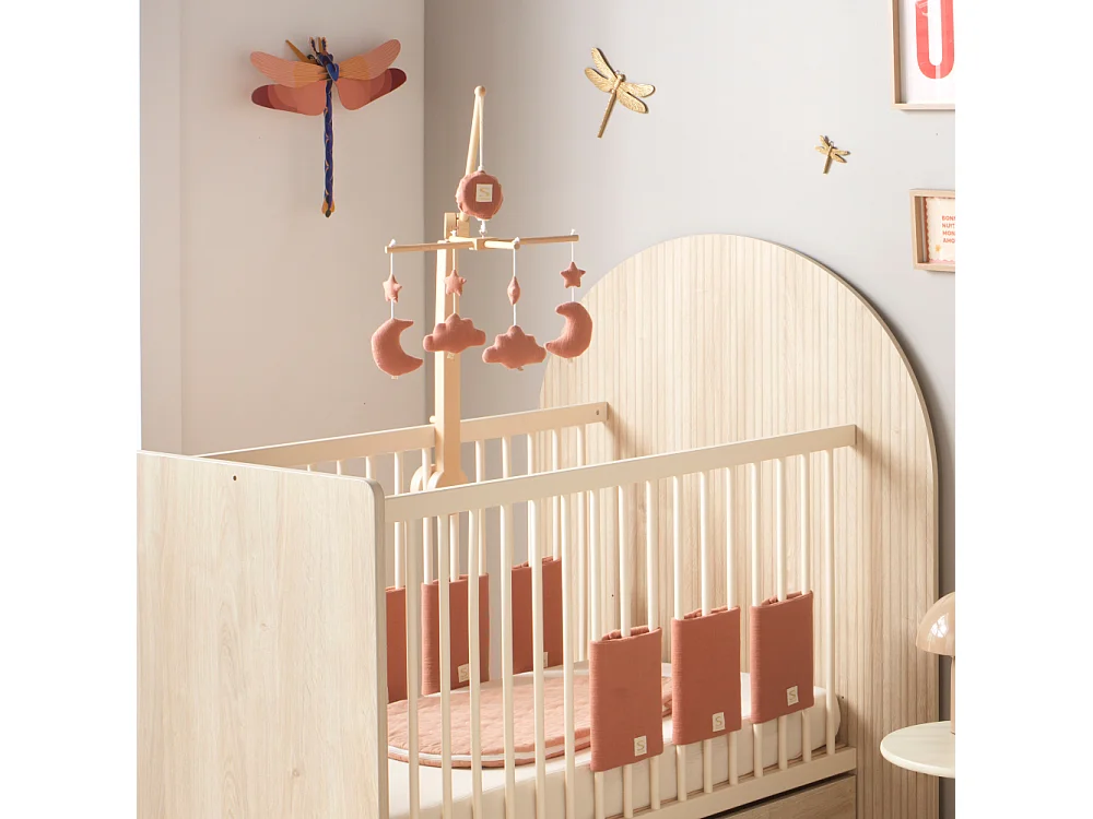 Mobile musical bébé en bois avec 4 jouets UNI TERRACOTTA - Sauthon