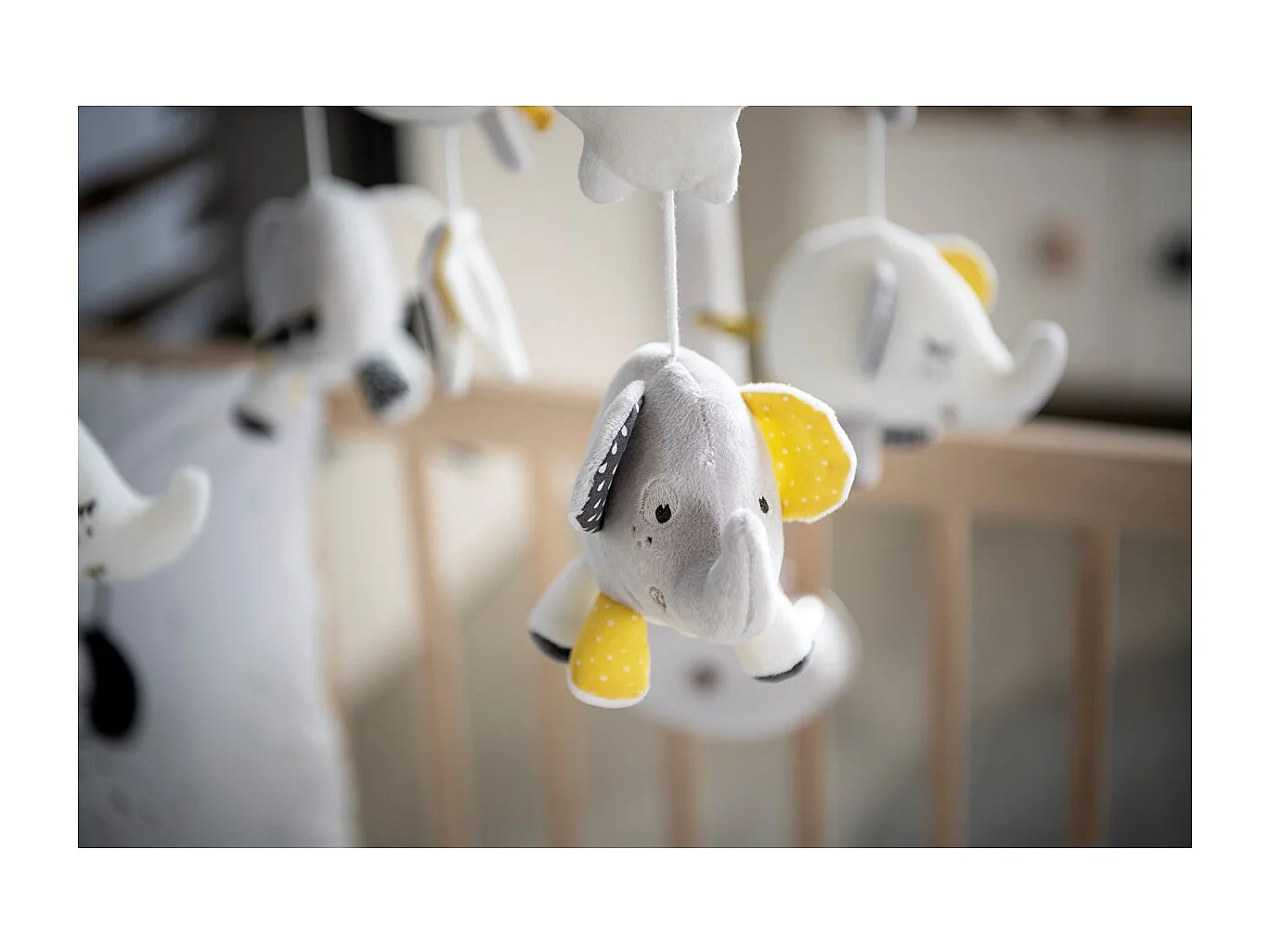 Móvil musical para bebé Eléphant de algodón gris