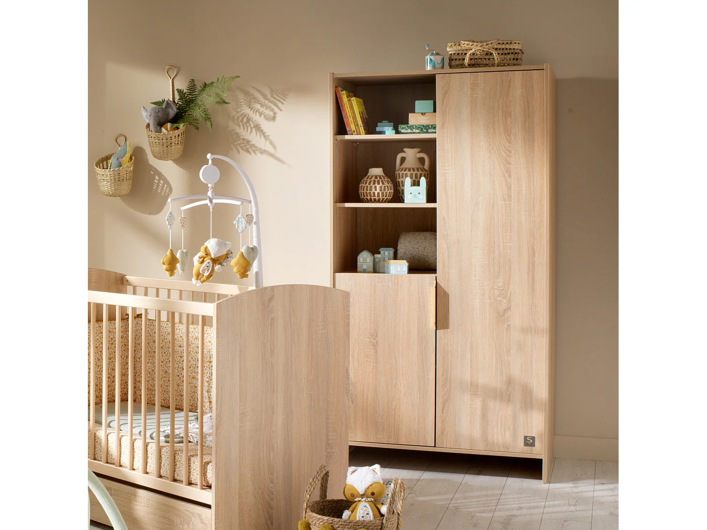 Armoire 2 portes et 3 niches avec poignées dorées décor chêne doré AZUR - Sauthon