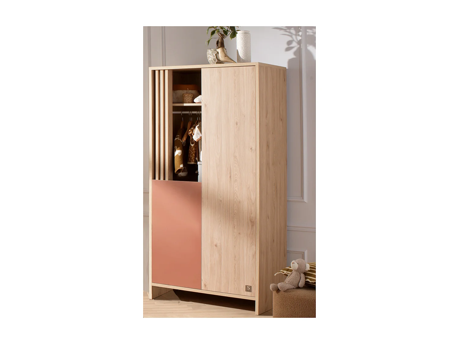 Armario de 2 puertas y 1 hueco con claristorio en madera decorativa de roble Suave