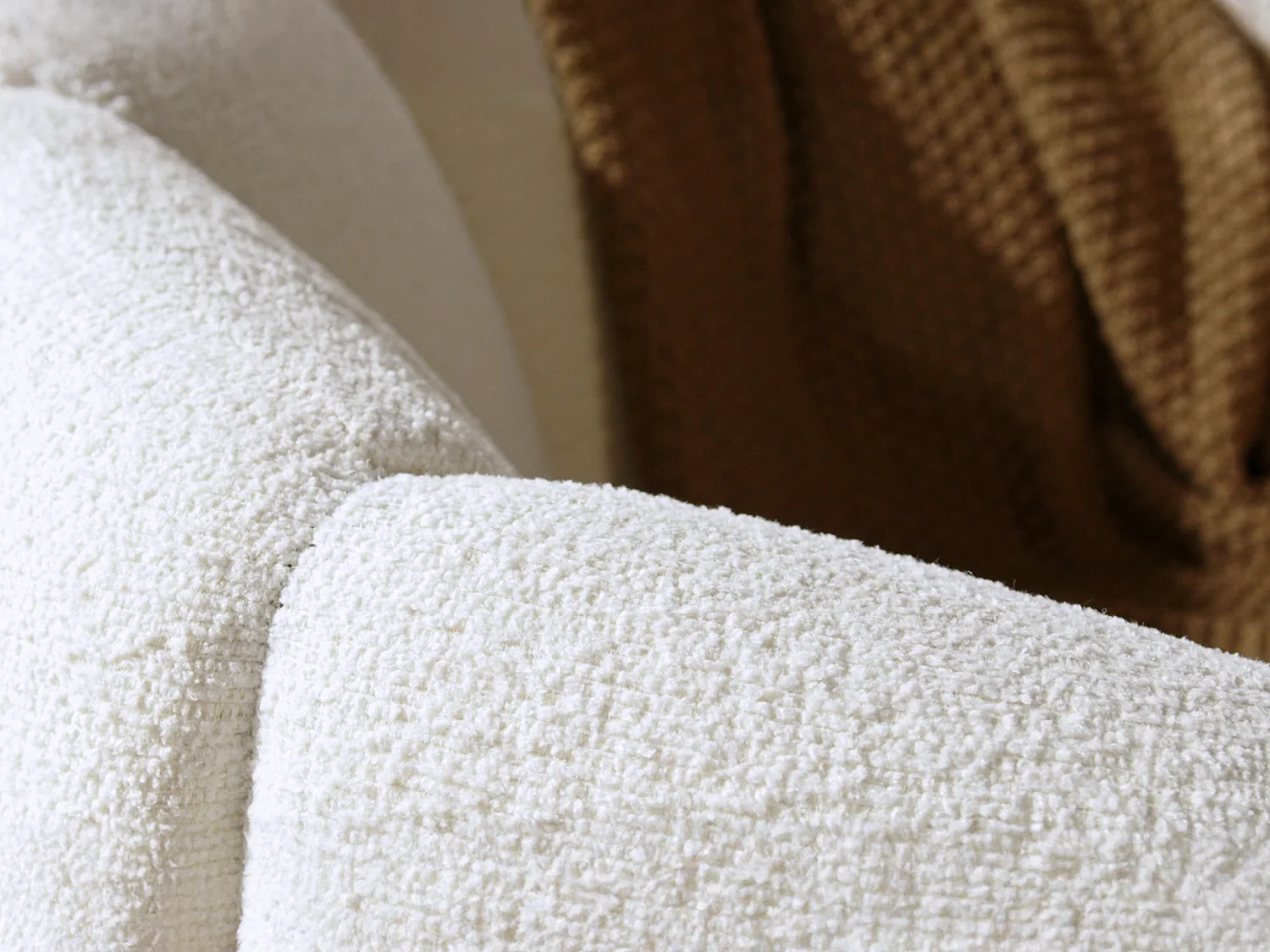 Muslingestol i beige chenille-stof DELIPO