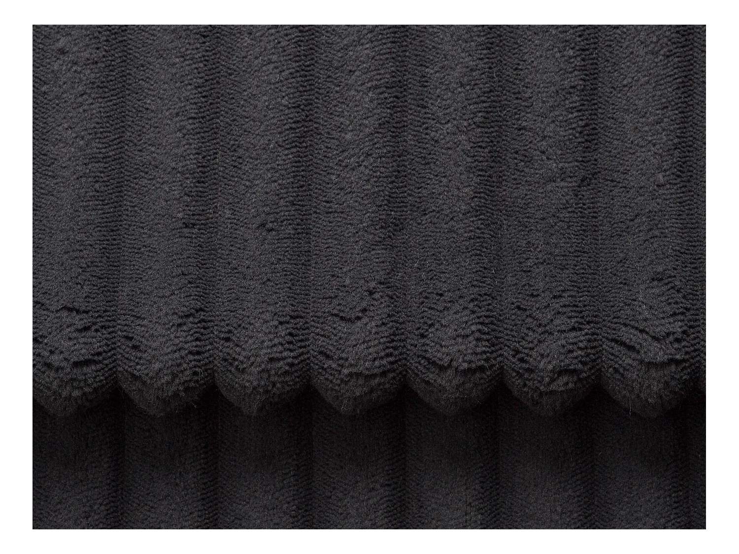 Comfortabele driezitsbank met diepe zitting van zwart ribfluweel met brede ribbels PINETA