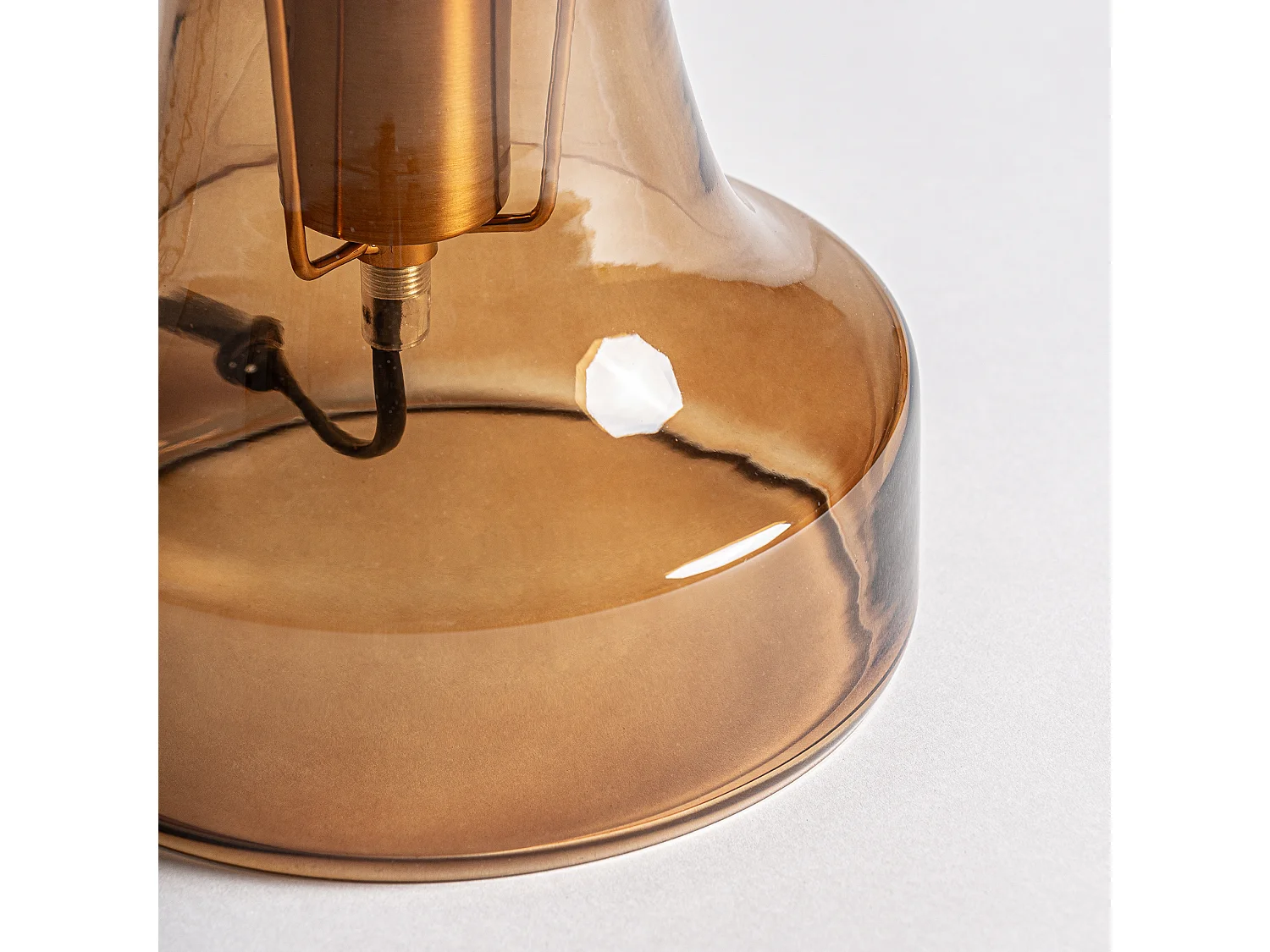 Lampe de salon en verre ambre  en 26x26x34 cm