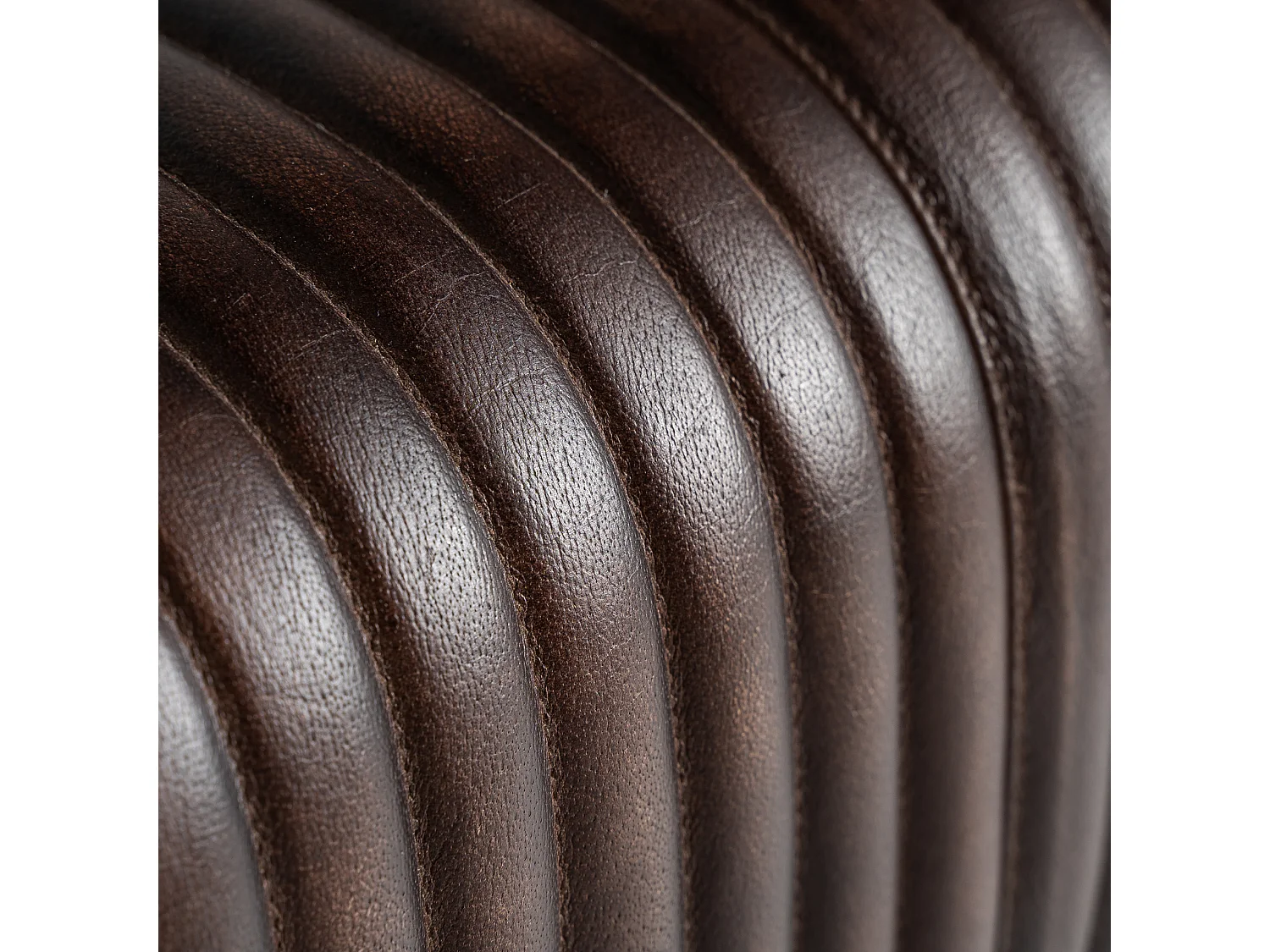 Taburete de piel en color marrón de 82x31x50cm
