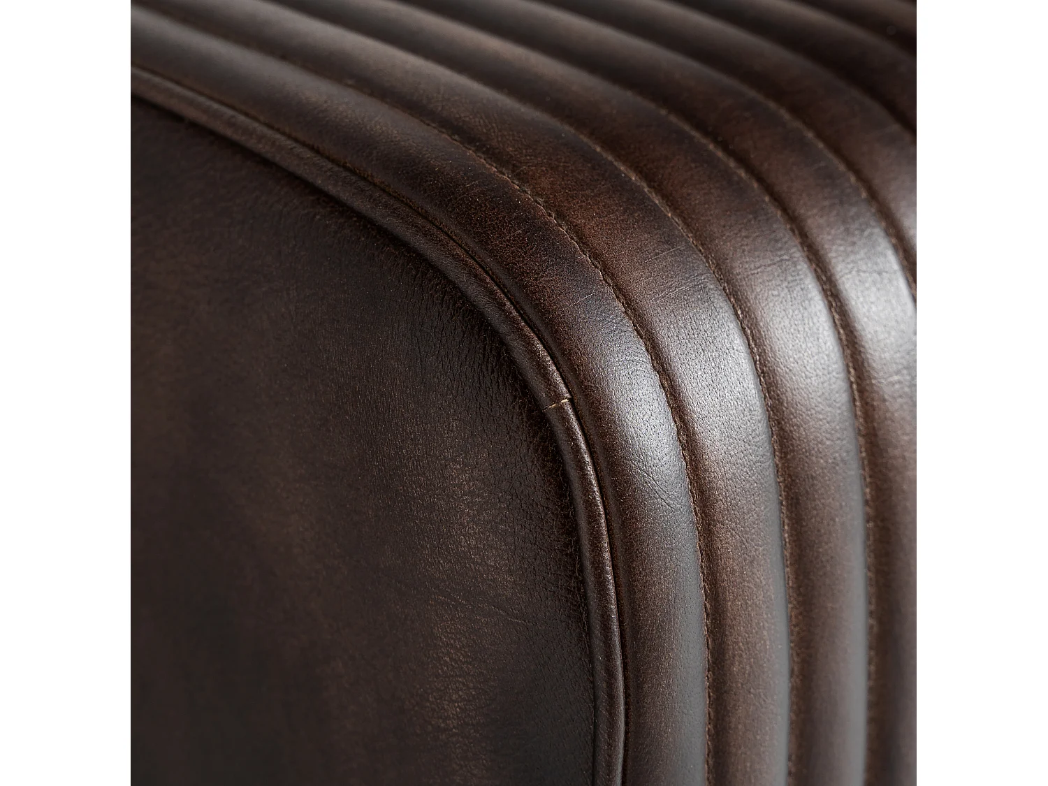 Taburete de piel en color marrón de 82x31x50cm