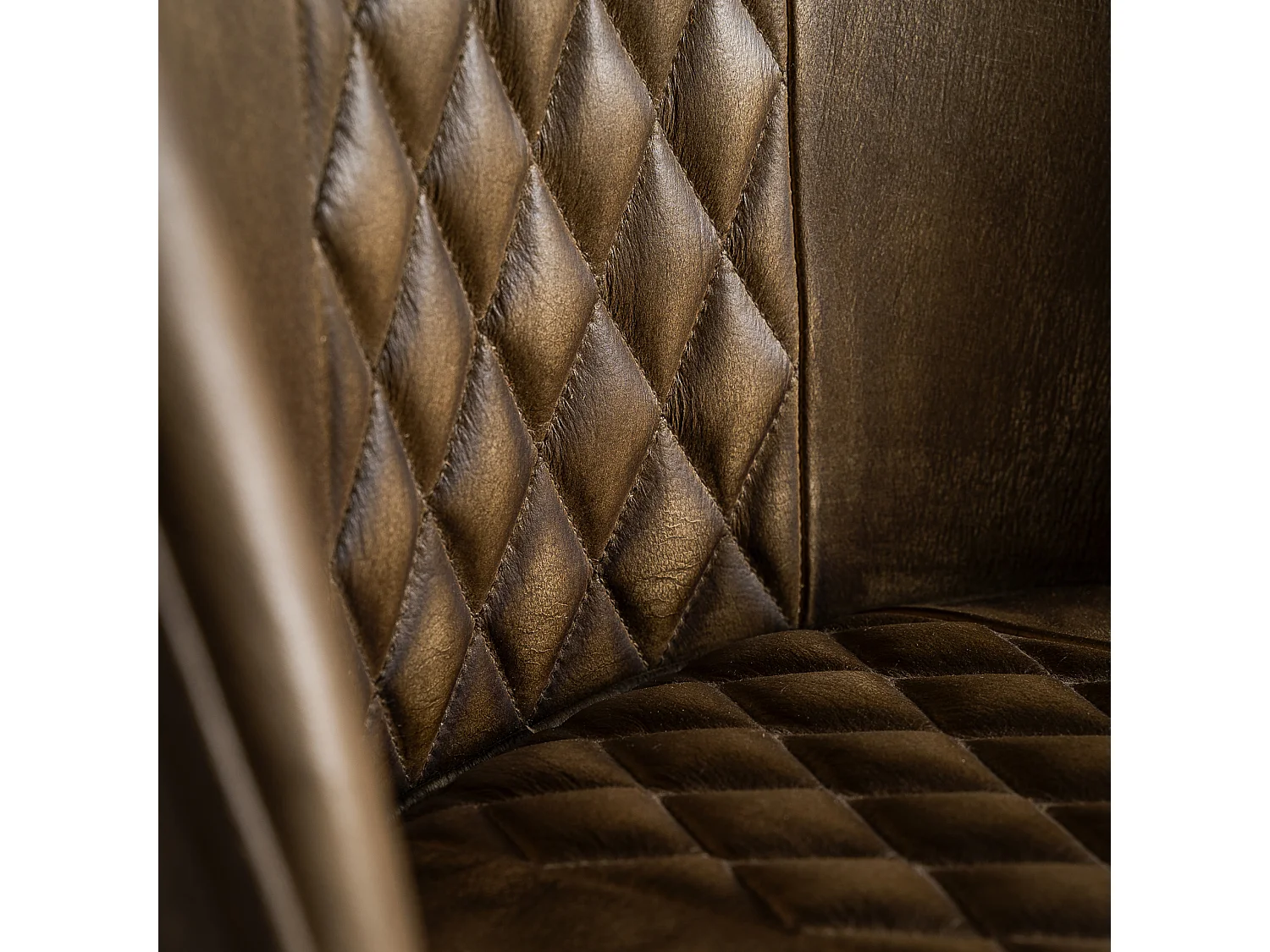 Chaise en peau camel  en 48x48x82 cm