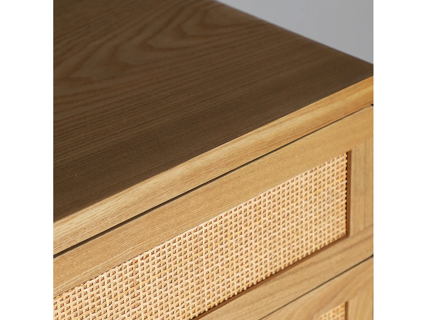 Chiffonier en bois de sapin brun clair  en 40x41x101 cm