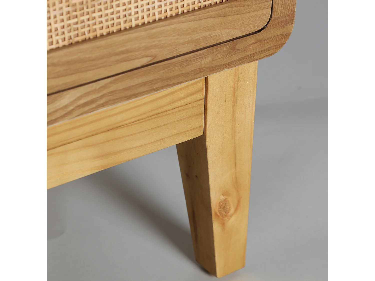 Chiffonier en bois de sapin brun clair  en 40x41x101 cm