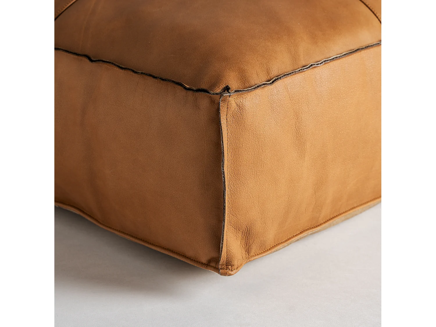 Puff en peau marron  en 90x60x27 cm