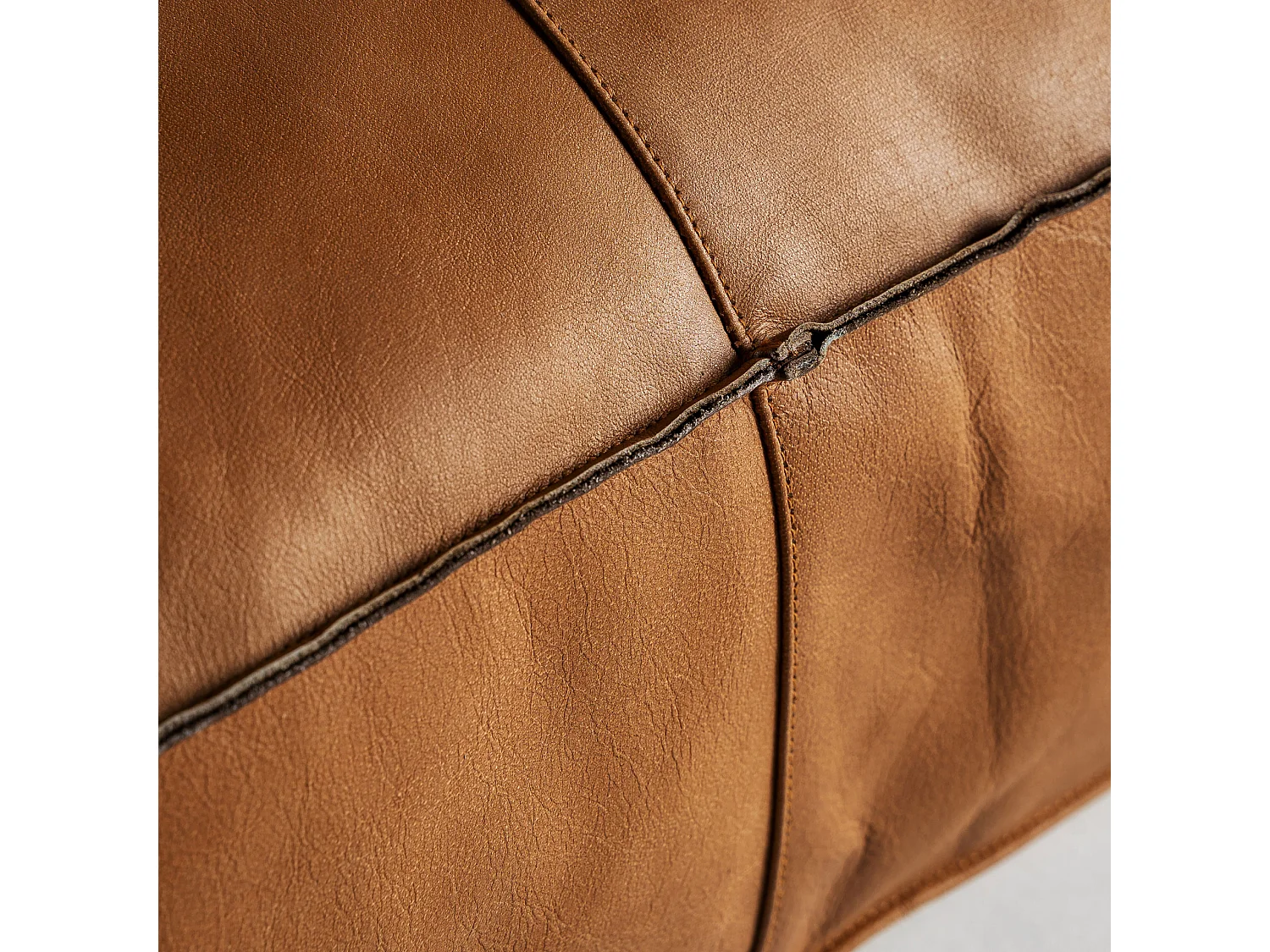 Puff en peau marron  en 90x60x27 cm