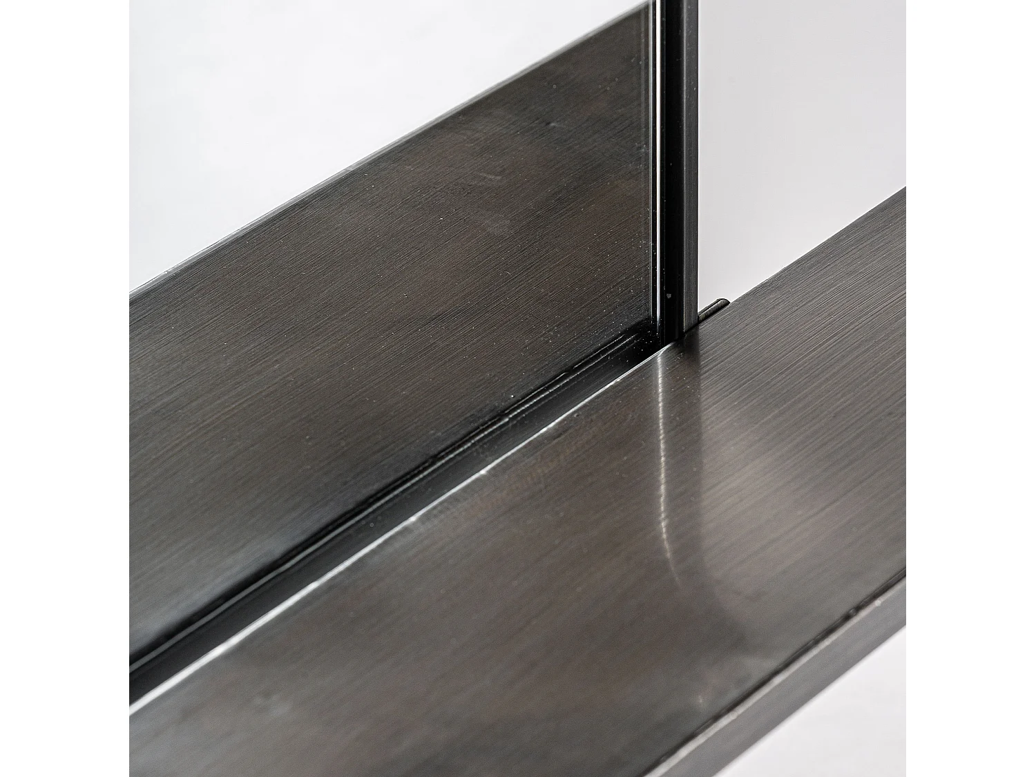 Espejo de hierro en color negro de 80x15x110cm