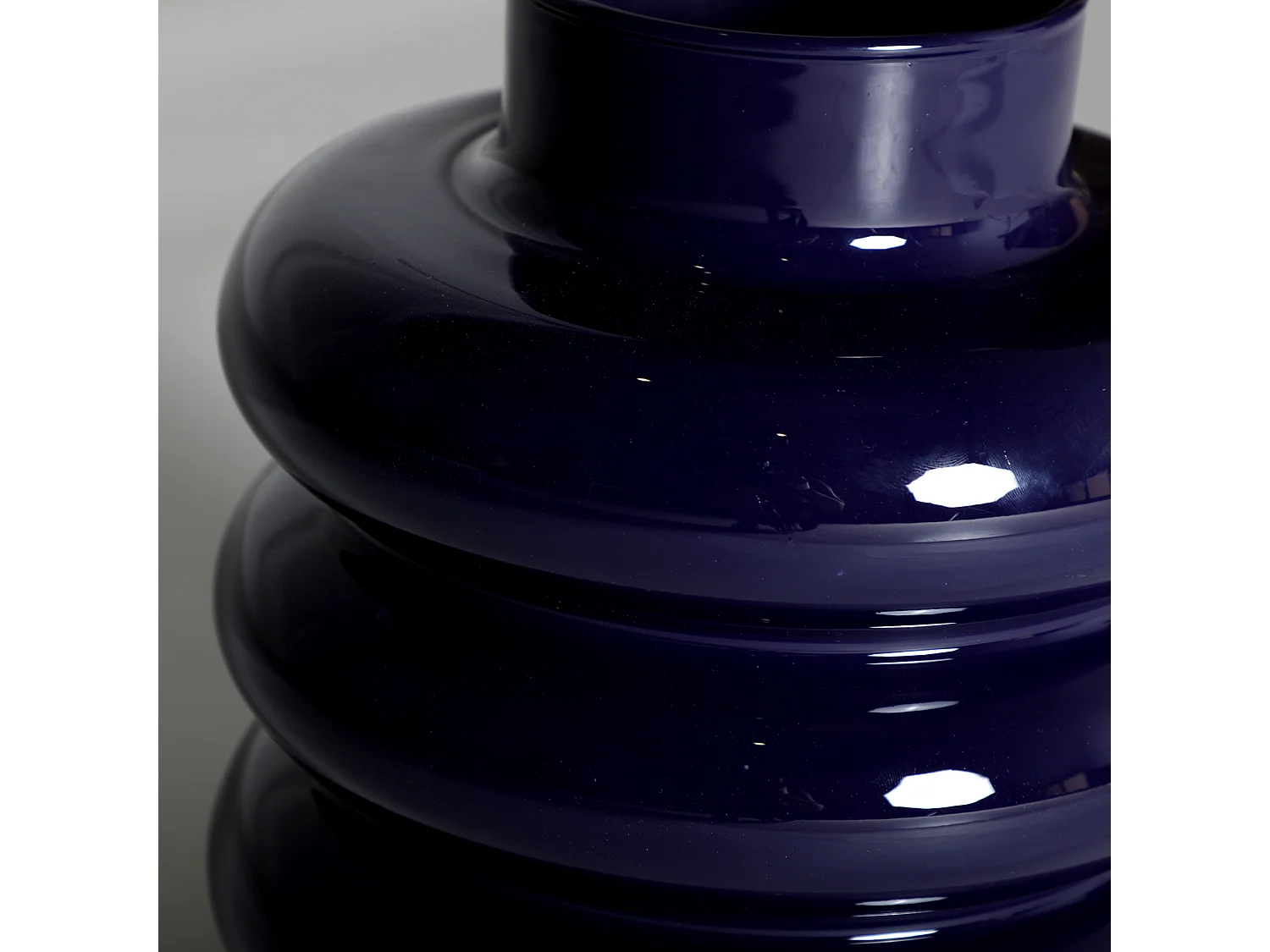 Jarrón de vidrio en color azul de 23x23x28cm