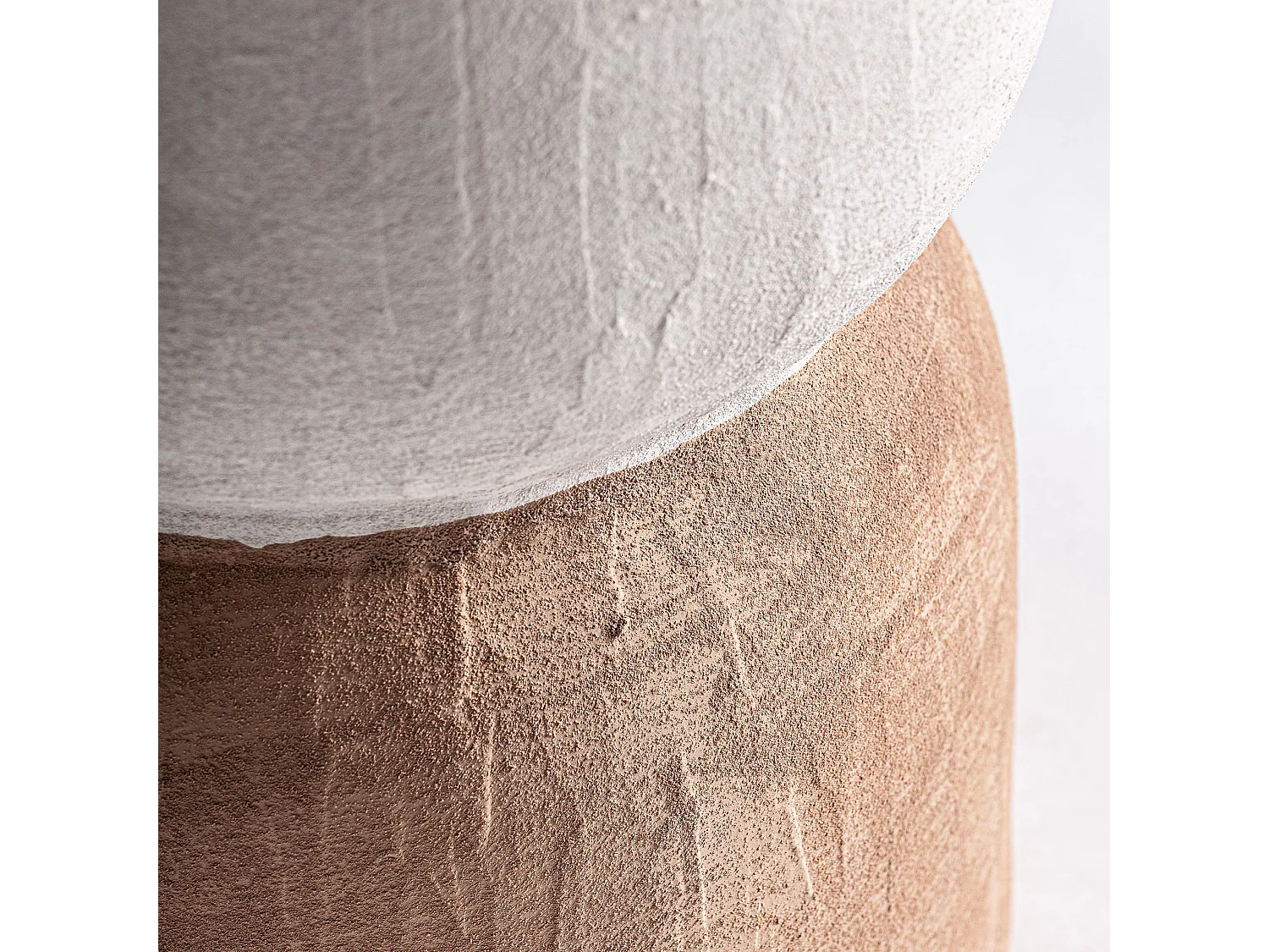 Jarrón de cerámica en color marrón