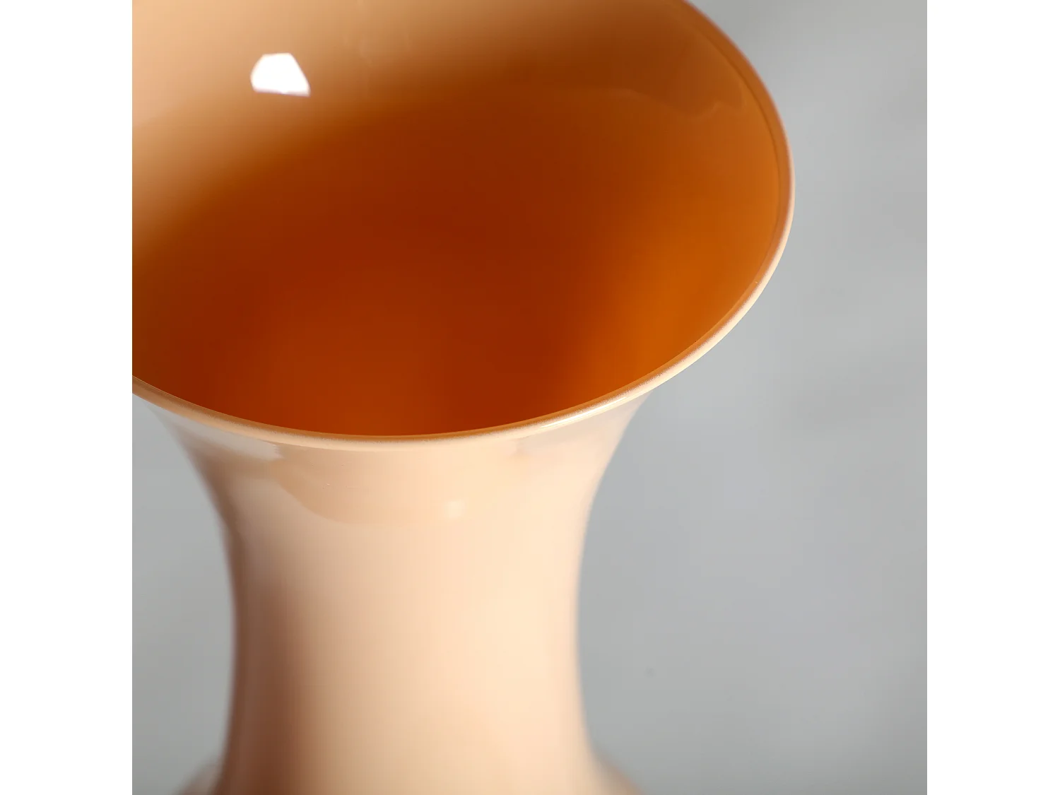 Vase en verre crème laqué en 22x22x70 cm